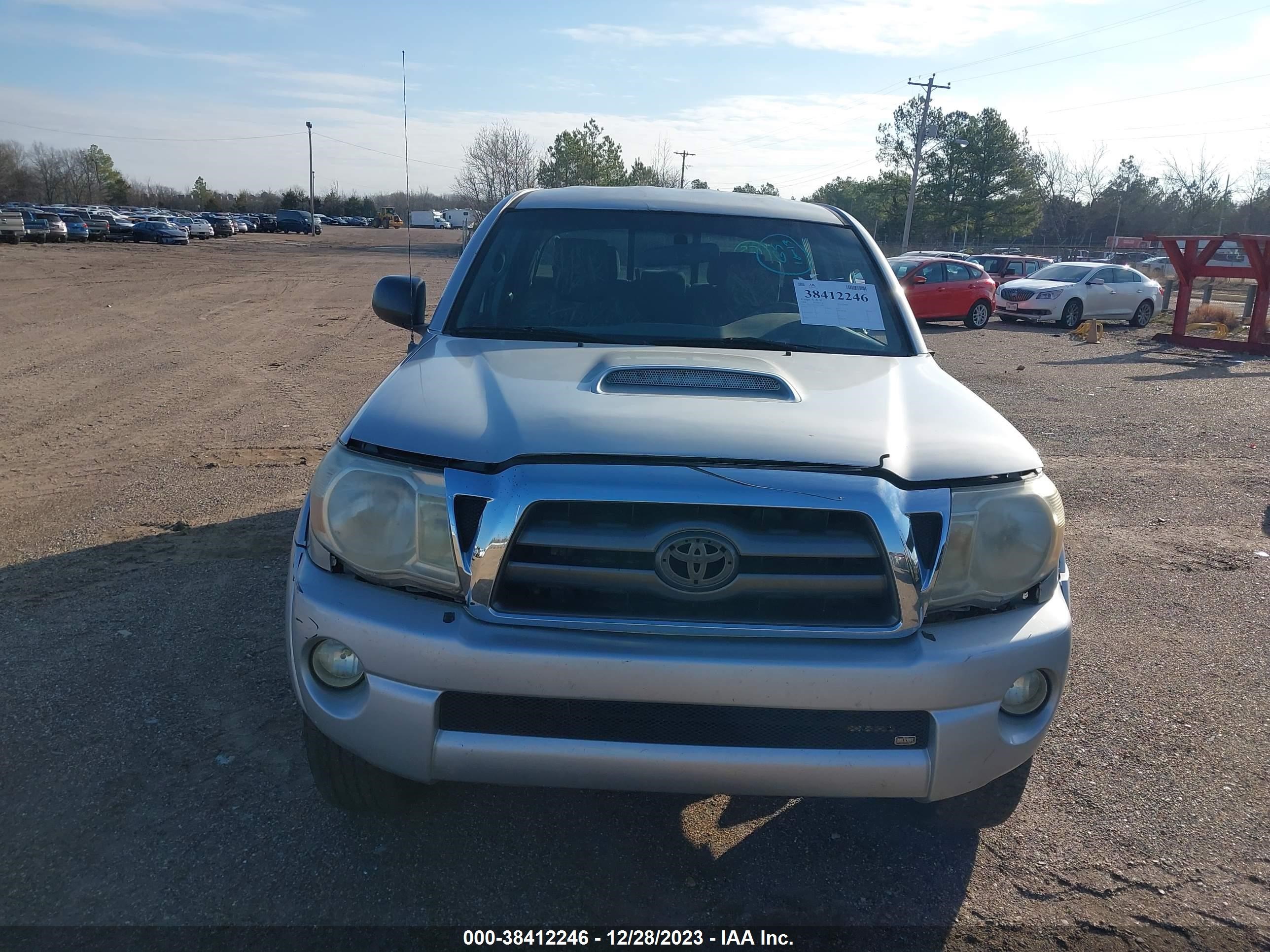 Photo 11 VIN: 5TELU42N78Z537459 - TOYOTA TACOMA 