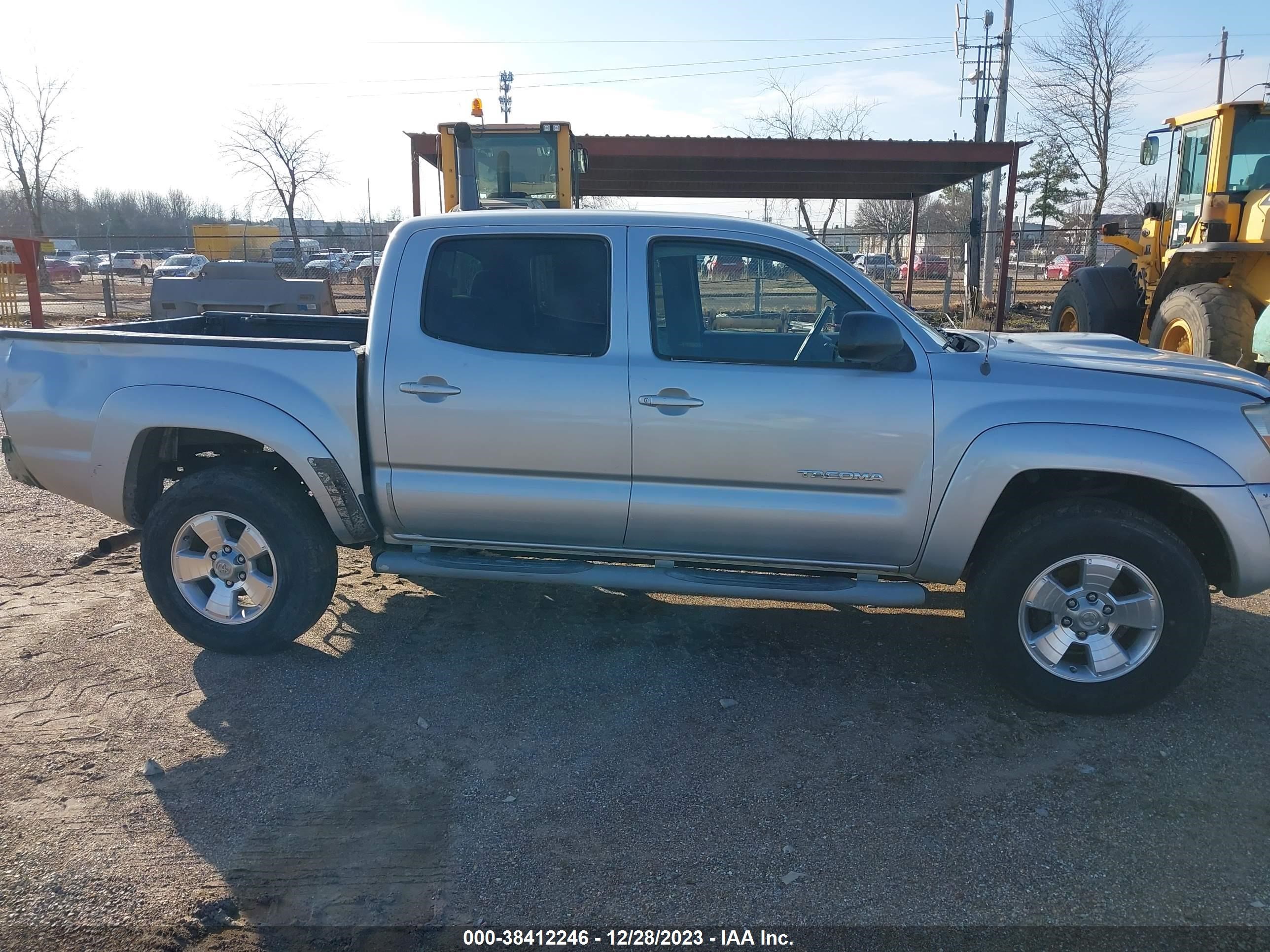 Photo 12 VIN: 5TELU42N78Z537459 - TOYOTA TACOMA 