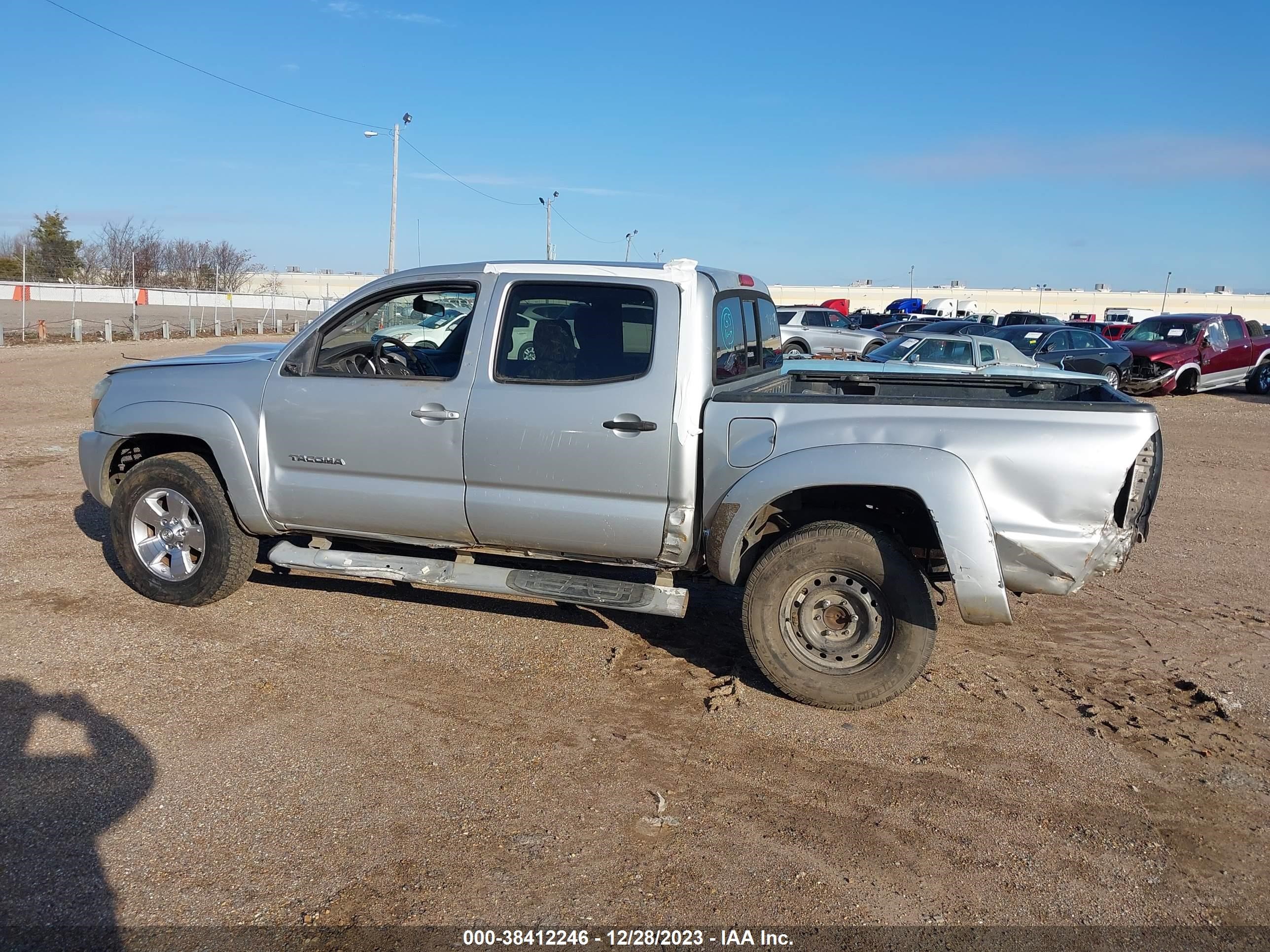 Photo 13 VIN: 5TELU42N78Z537459 - TOYOTA TACOMA 