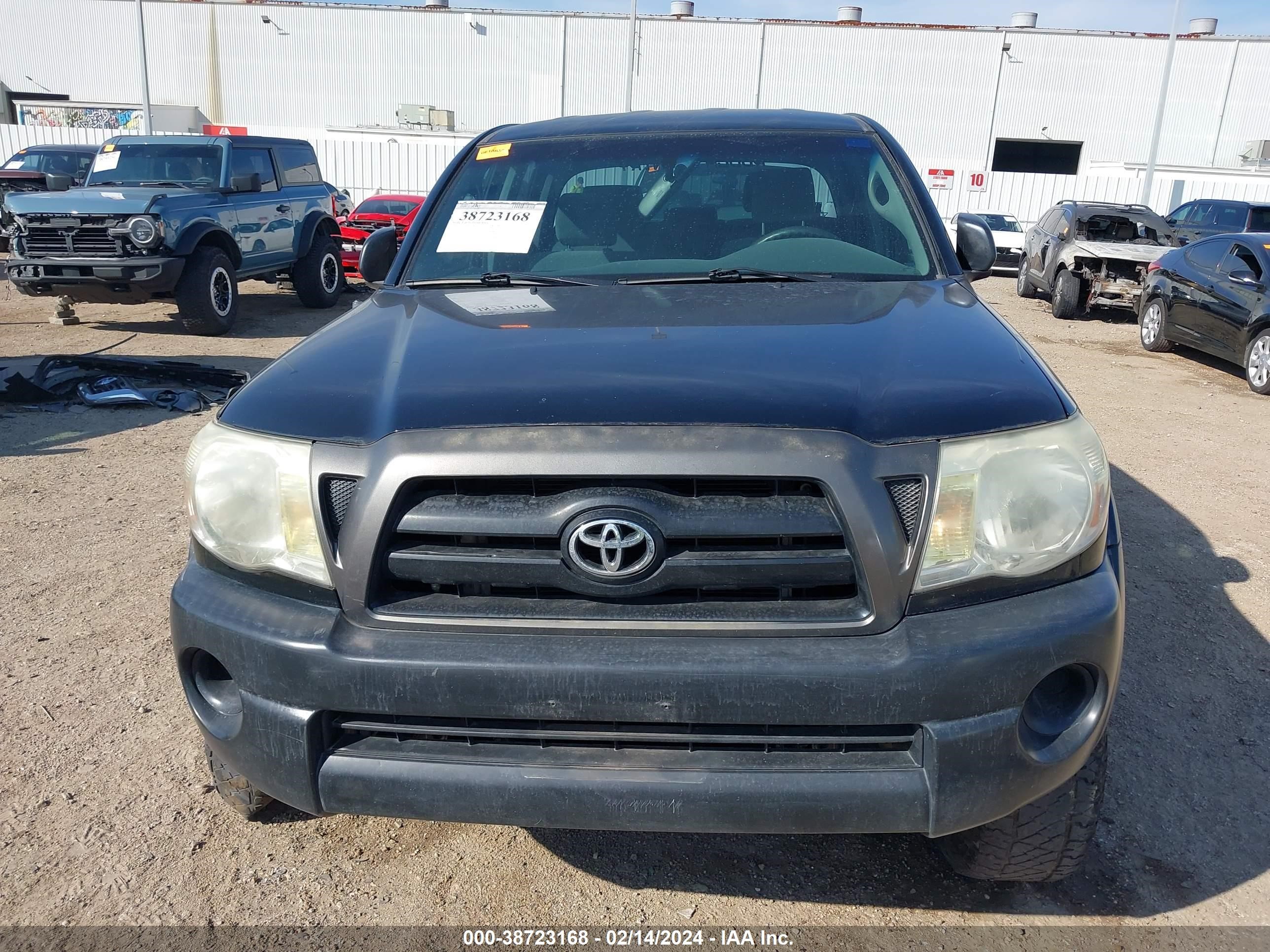 Photo 12 VIN: 5TELU42N78Z552107 - TOYOTA TACOMA 