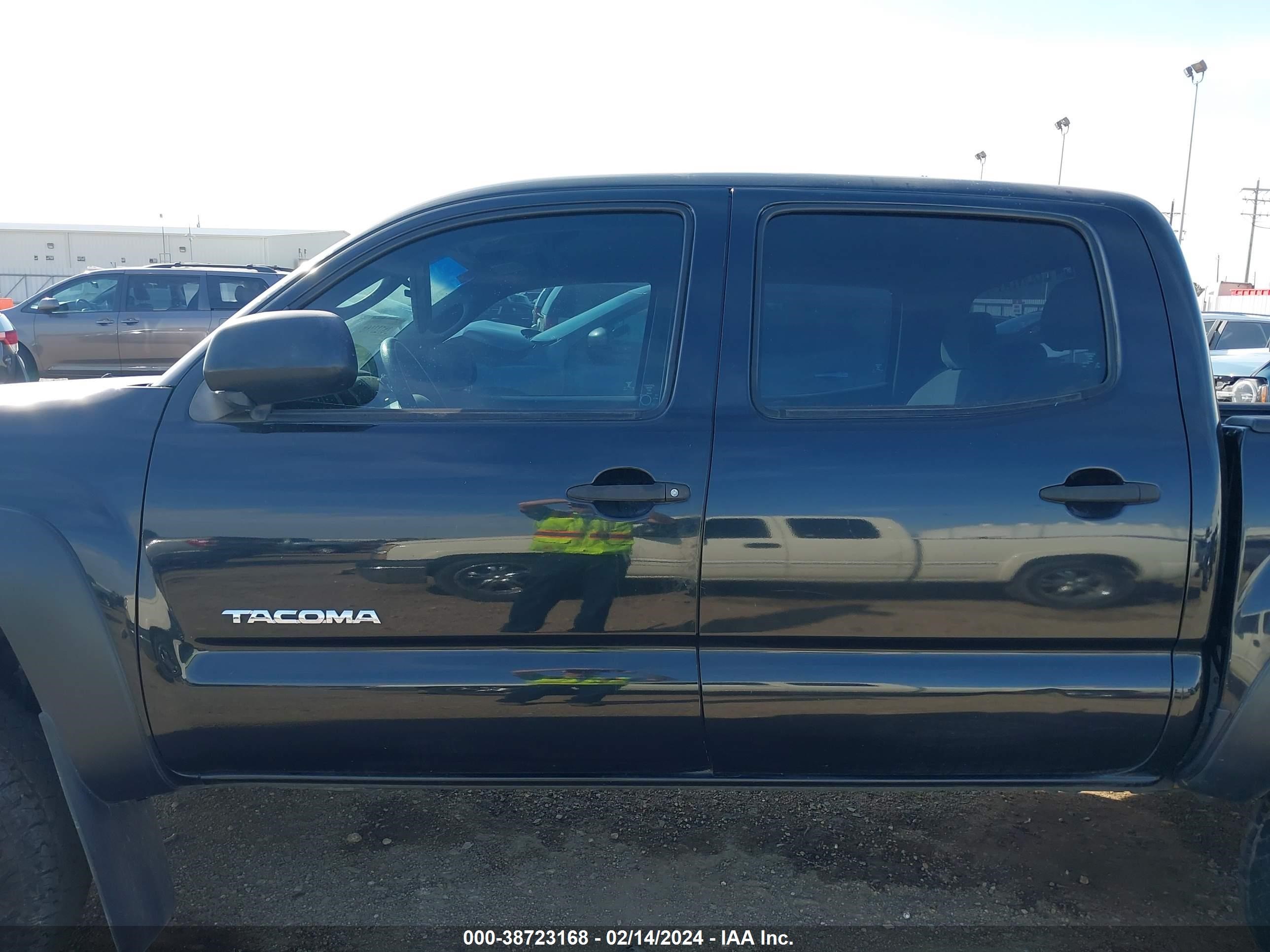 Photo 14 VIN: 5TELU42N78Z552107 - TOYOTA TACOMA 