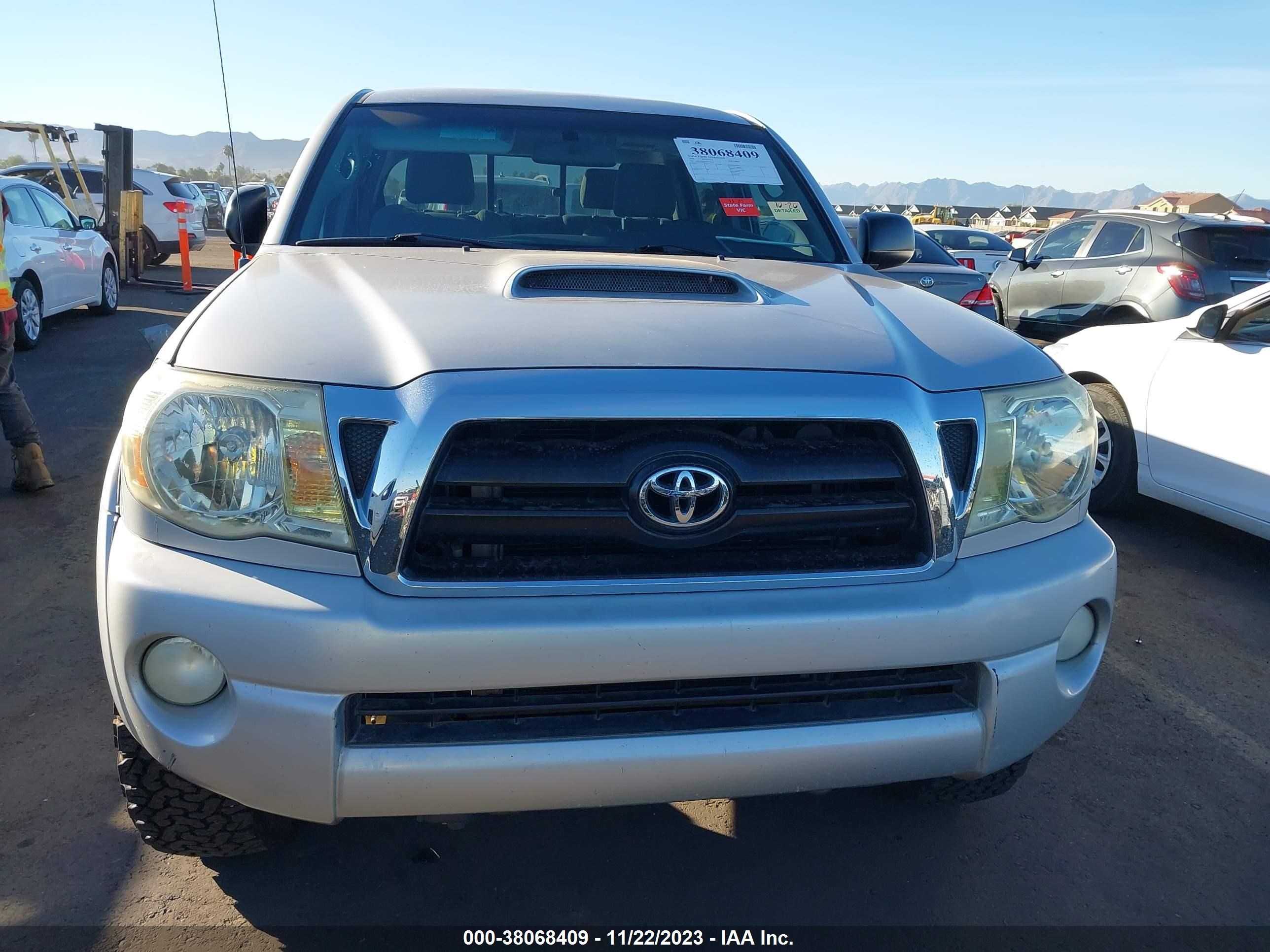 Photo 11 VIN: 5TELU42N78Z575354 - TOYOTA TACOMA 