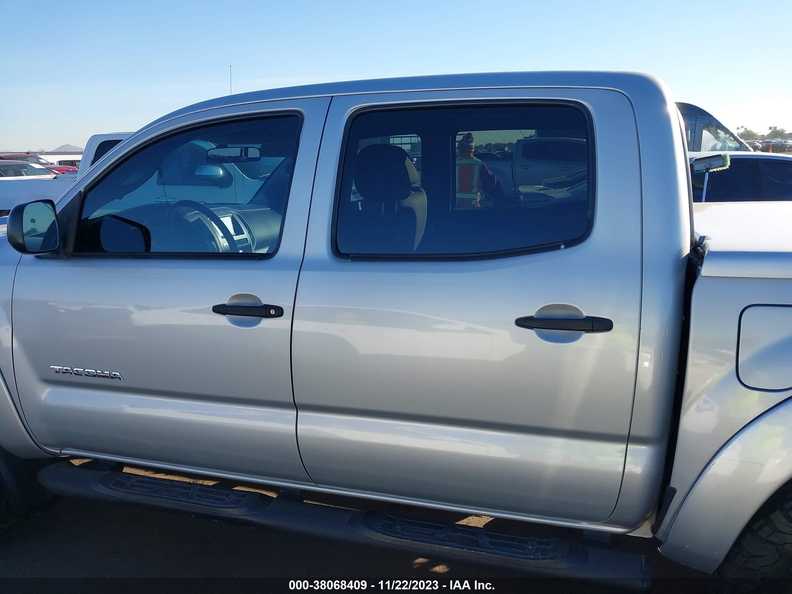 Photo 13 VIN: 5TELU42N78Z575354 - TOYOTA TACOMA 