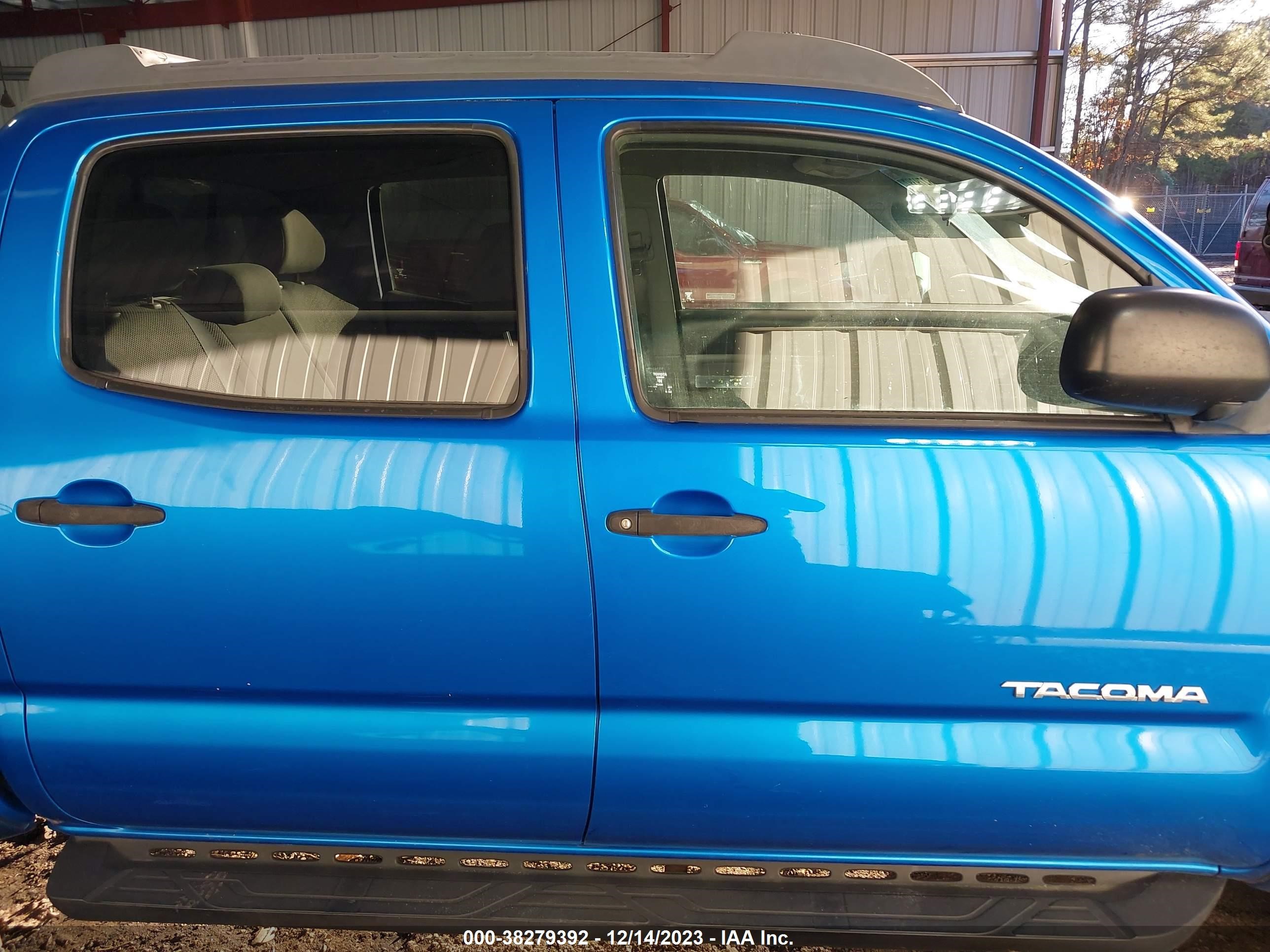 Photo 13 VIN: 5TELU42N95Z108240 - TOYOTA TACOMA 