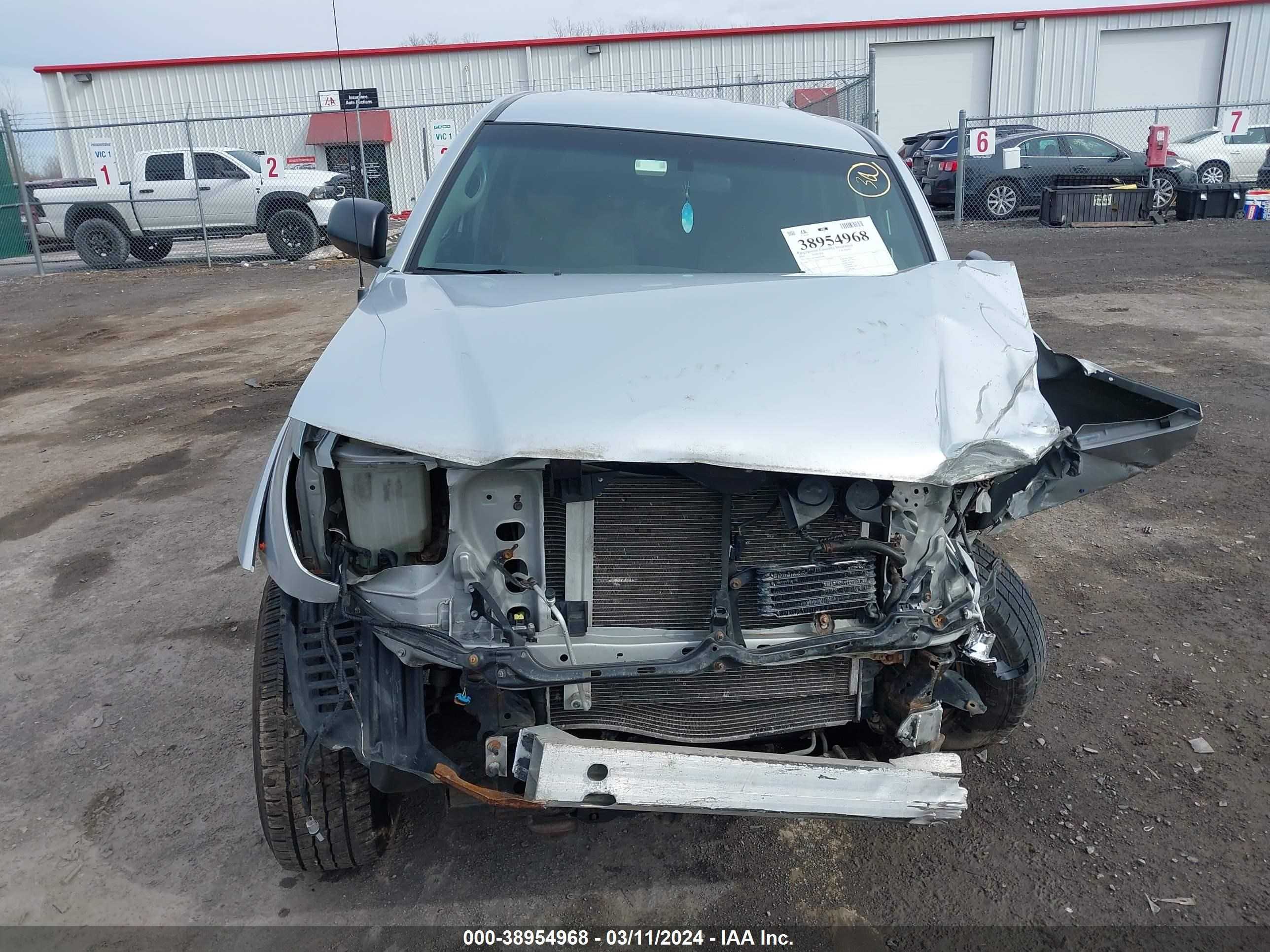 Photo 12 VIN: 5TELU42N98Z472386 - TOYOTA TACOMA 