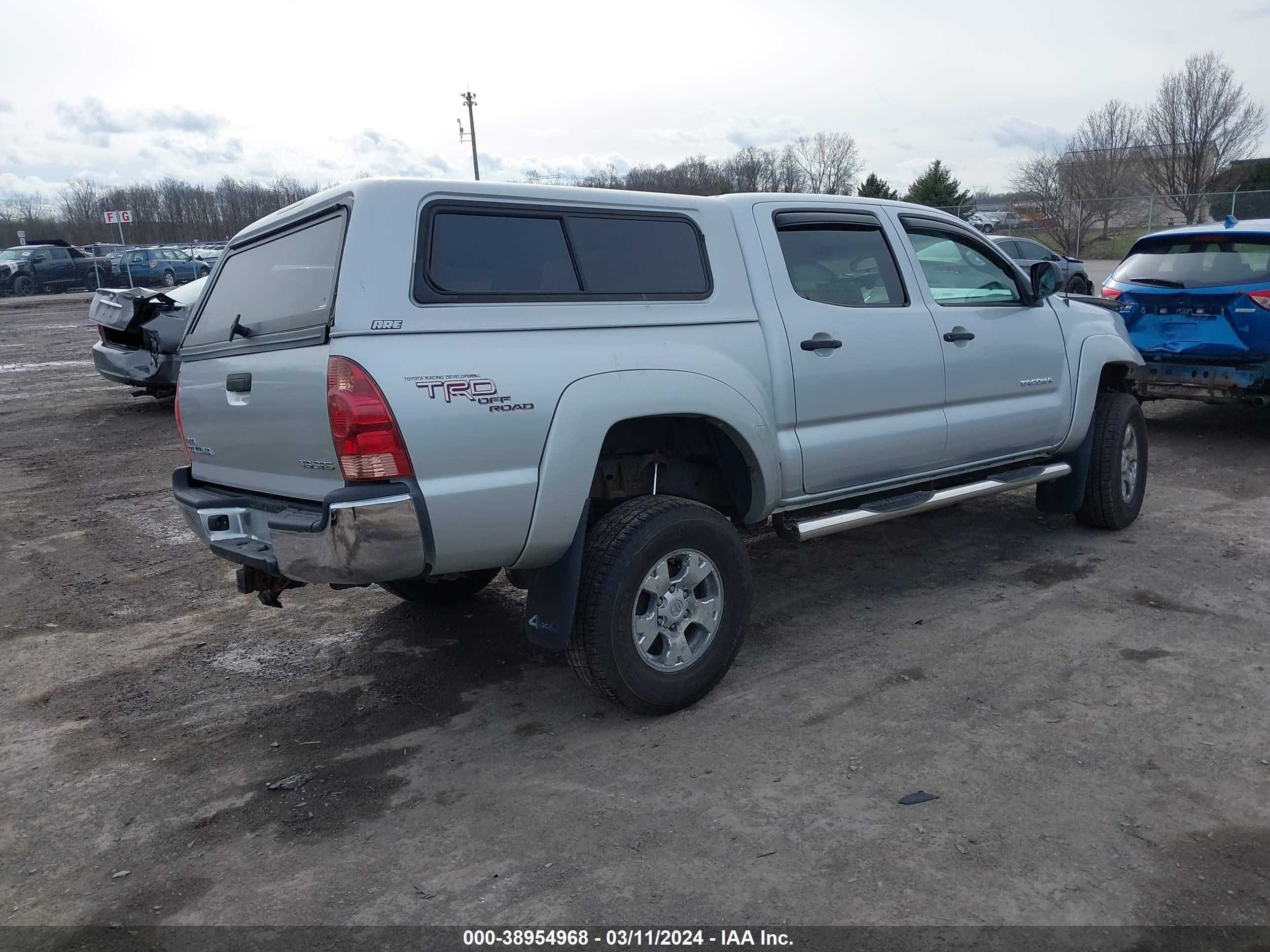 Photo 3 VIN: 5TELU42N98Z472386 - TOYOTA TACOMA 