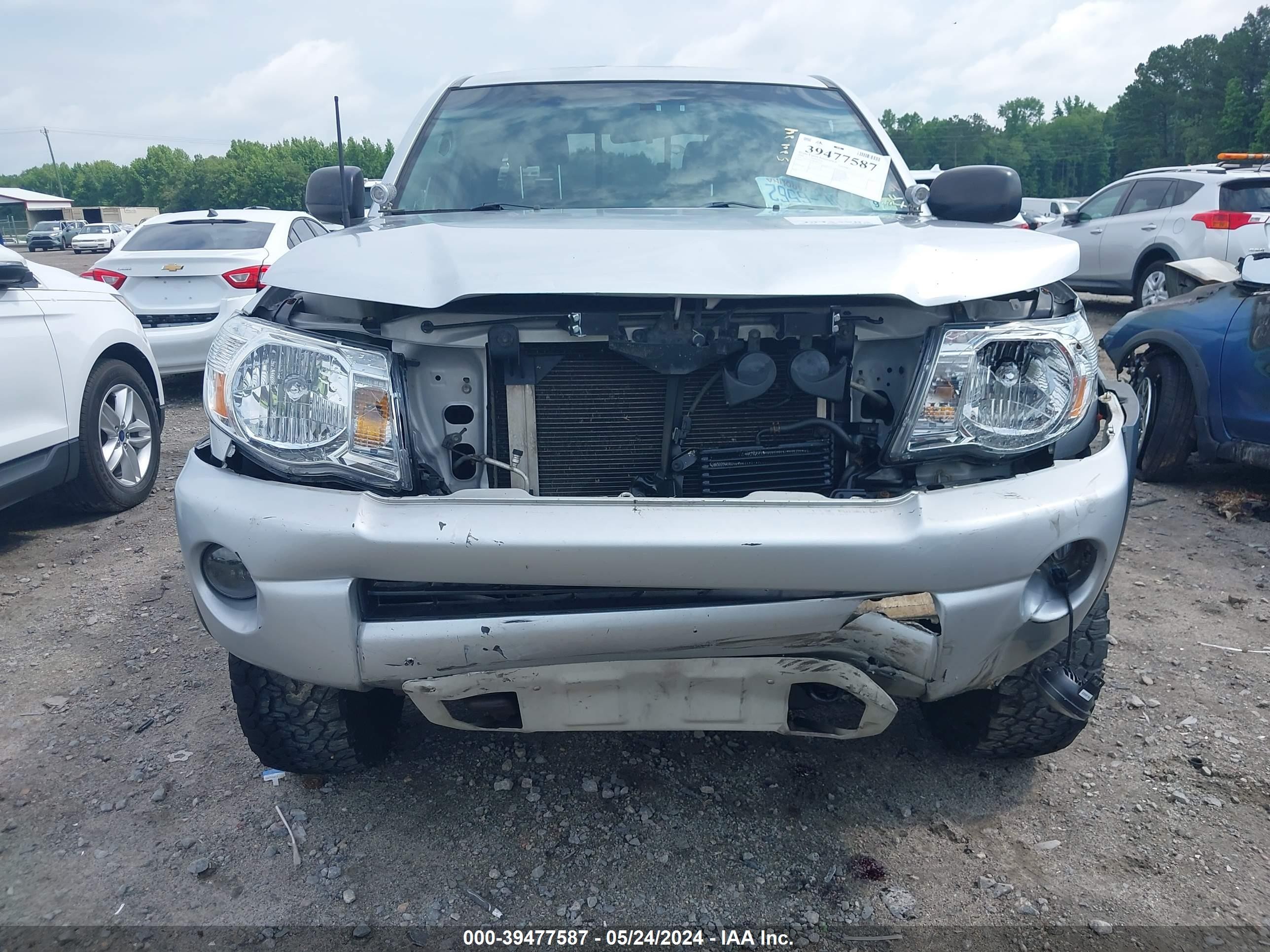 Photo 11 VIN: 5TELU42N98Z491729 - TOYOTA TACOMA 