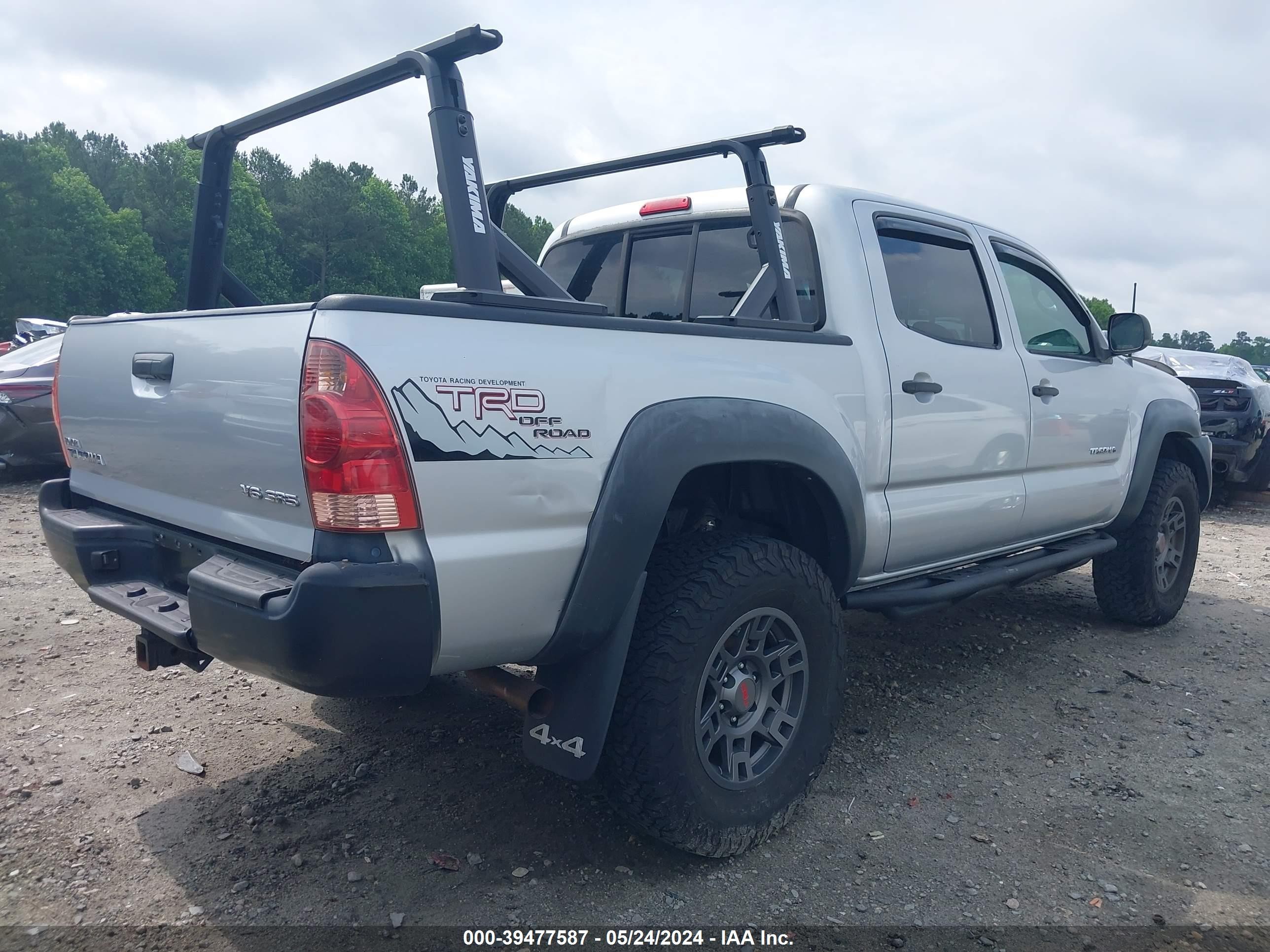 Photo 3 VIN: 5TELU42N98Z491729 - TOYOTA TACOMA 