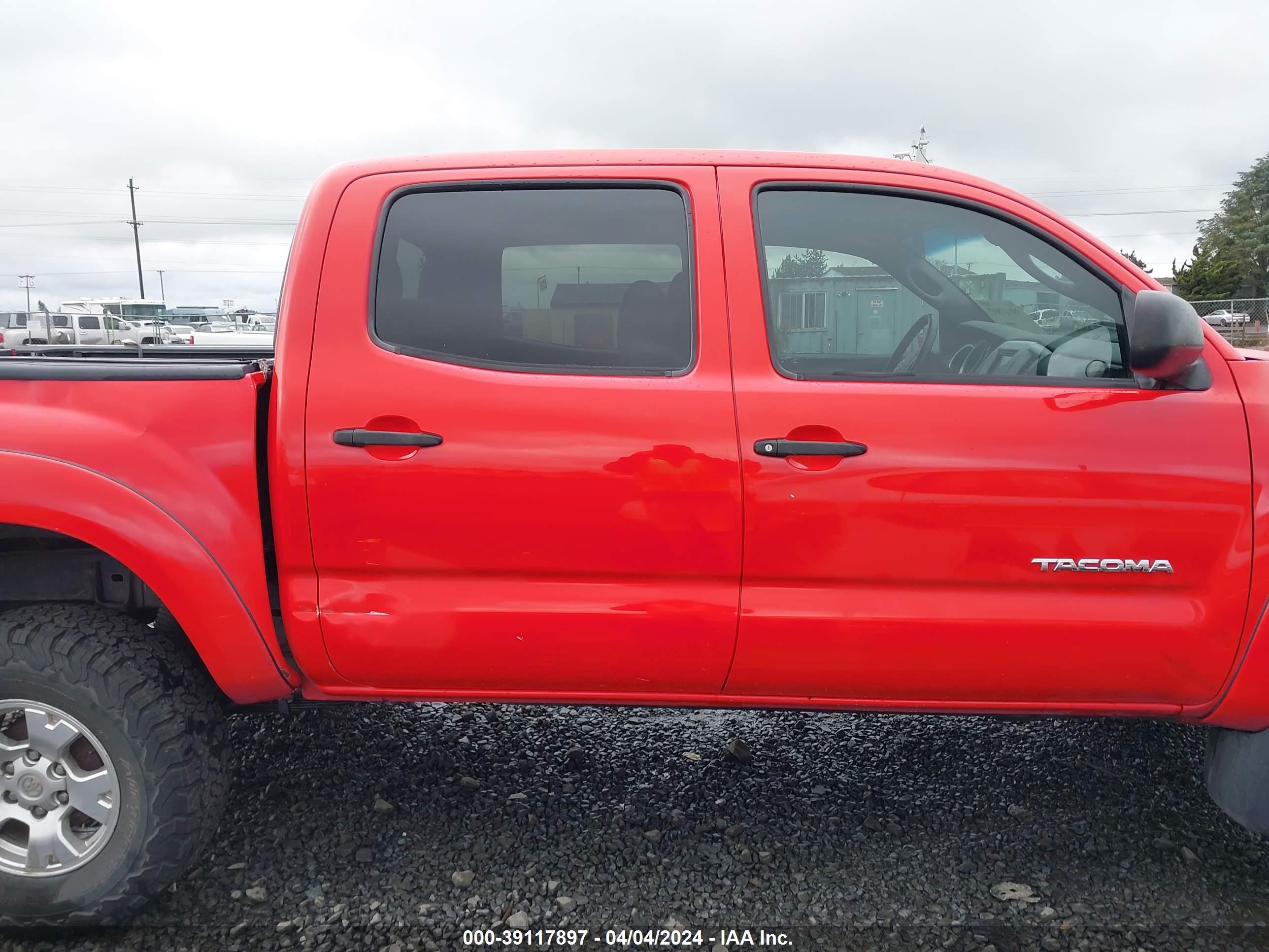 Photo 12 VIN: 5TELU42NX5Z026338 - TOYOTA TACOMA 