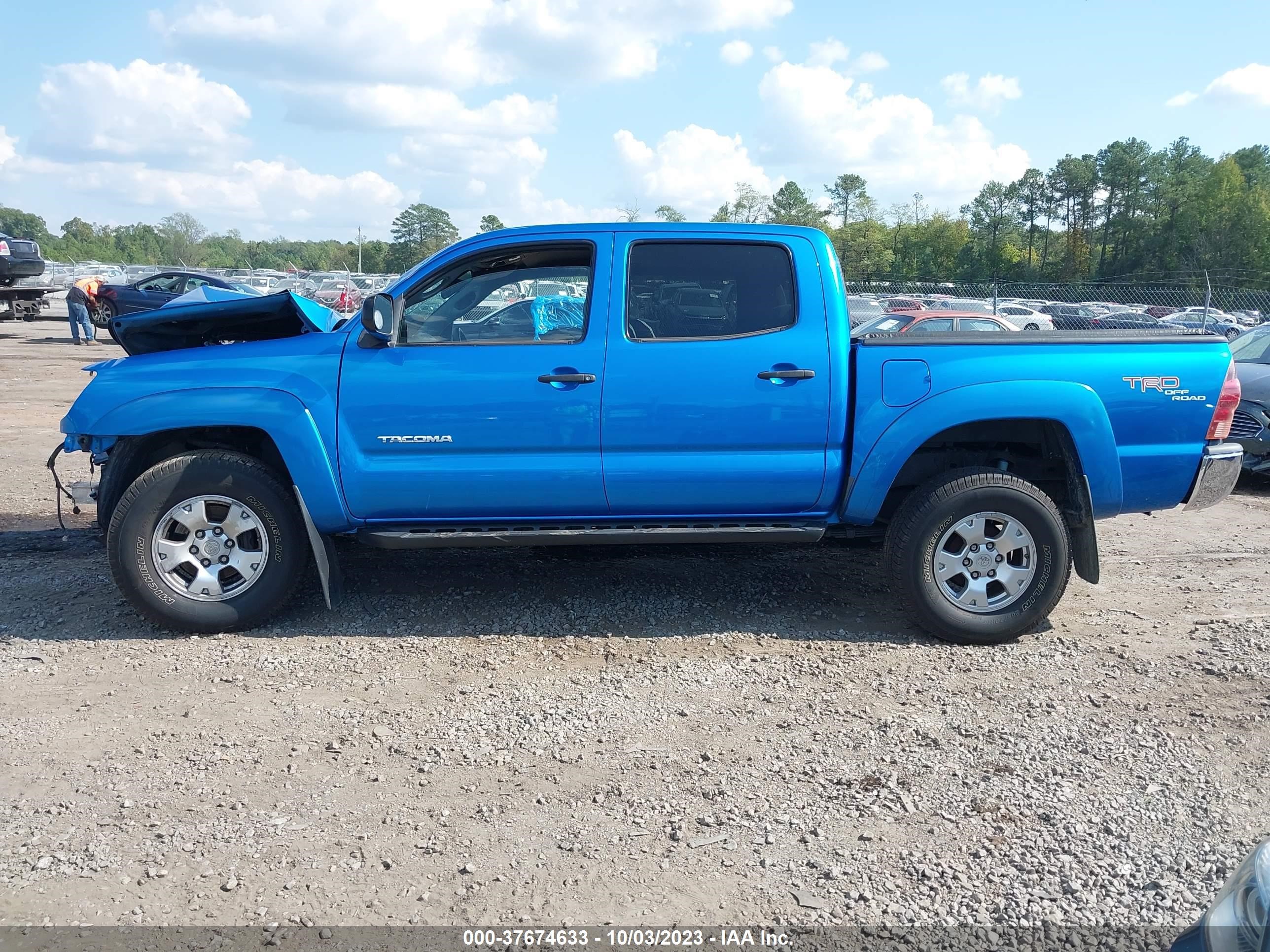 Photo 12 VIN: 5TELU42NX6Z255815 - TOYOTA TACOMA 