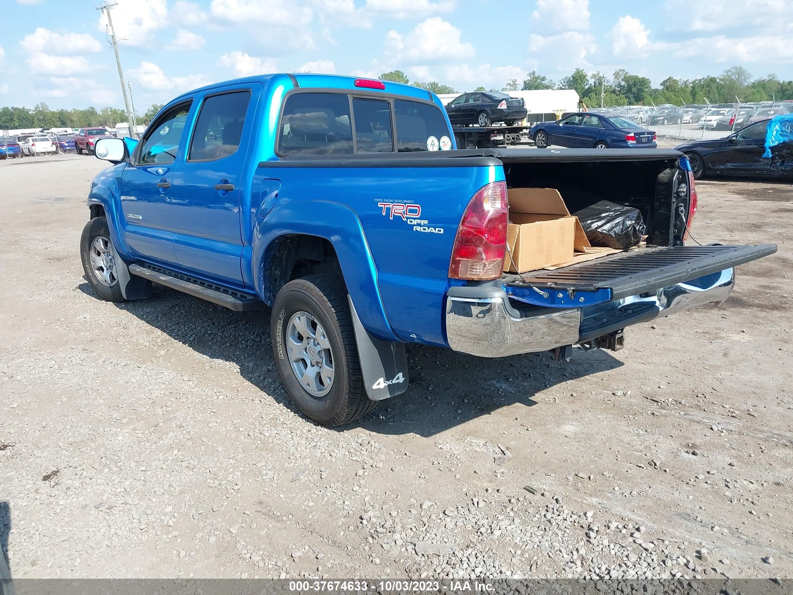 Photo 2 VIN: 5TELU42NX6Z255815 - TOYOTA TACOMA 