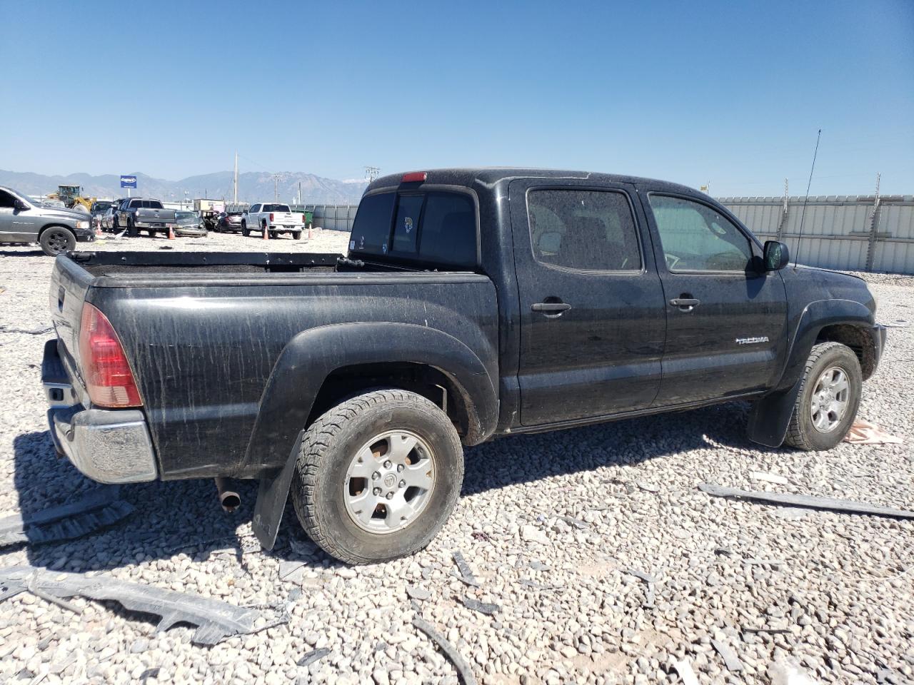 Photo 2 VIN: 5TELU42NX6Z304107 - TOYOTA TACOMA 