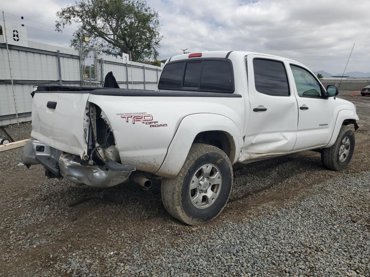 Photo 2 VIN: 5TELU4EN0AZ712023 - TOYOTA TACOMA 