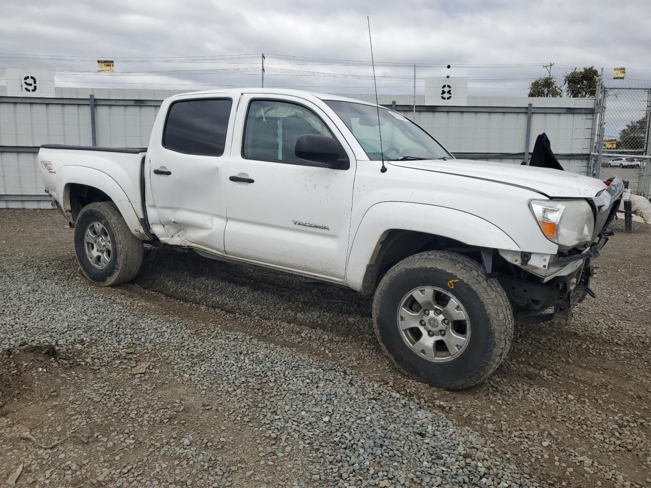 Photo 3 VIN: 5TELU4EN0AZ712023 - TOYOTA TACOMA 