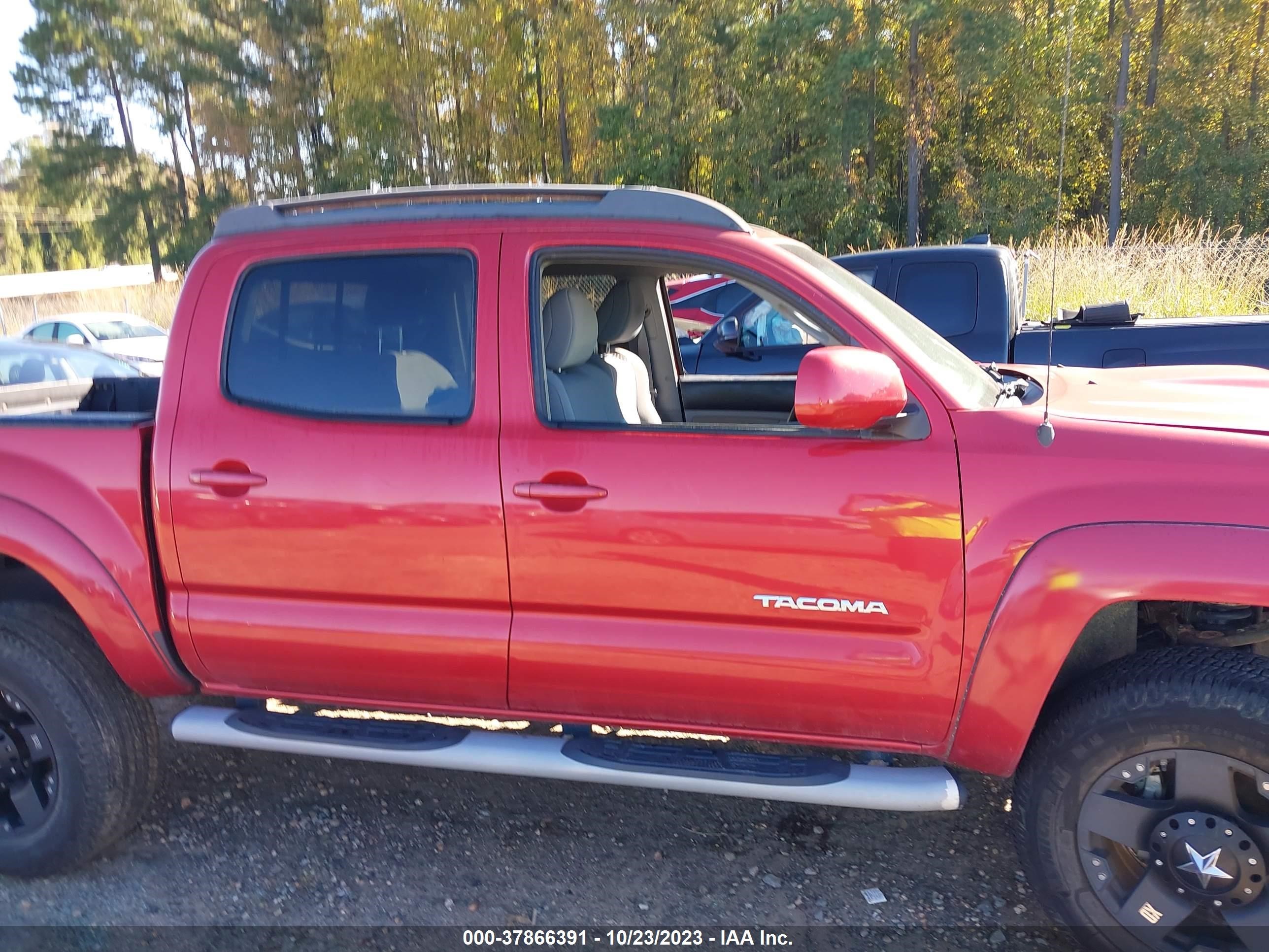 Photo 11 VIN: 5TELU4EN2AZ739160 - TOYOTA TACOMA 