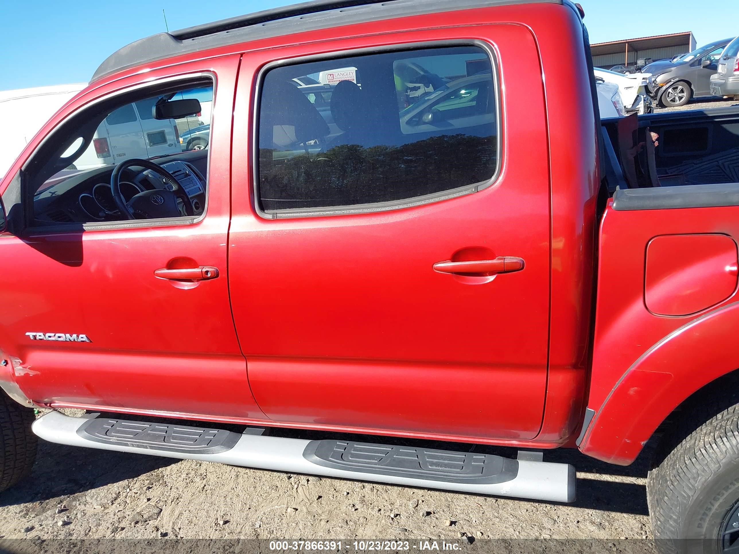 Photo 12 VIN: 5TELU4EN2AZ739160 - TOYOTA TACOMA 