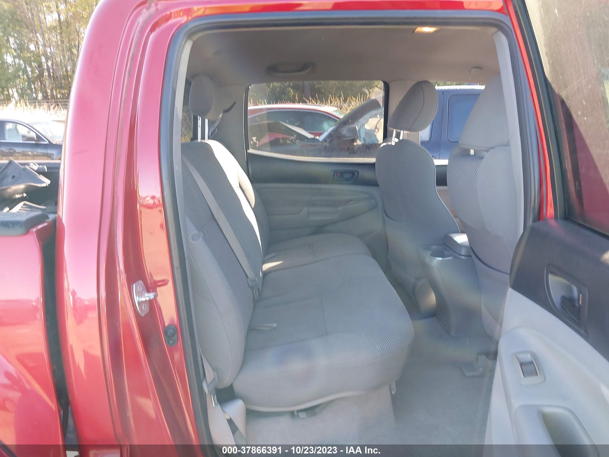 Photo 6 VIN: 5TELU4EN2AZ739160 - TOYOTA TACOMA 