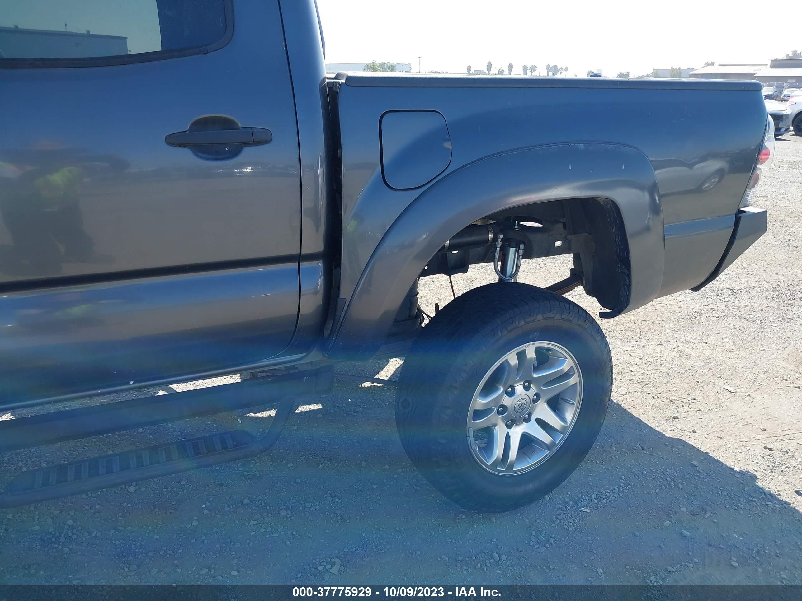 Photo 11 VIN: 5TELU4EN3AZ700254 - TOYOTA TACOMA 