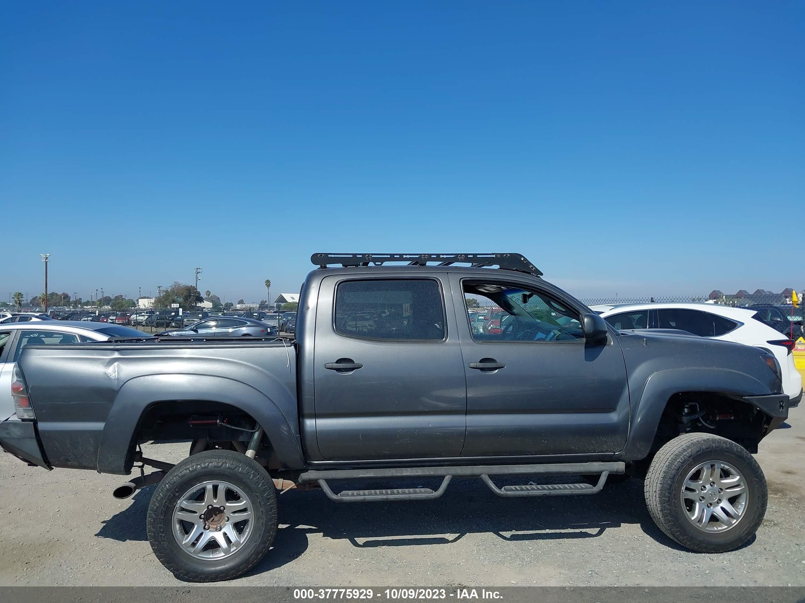 Photo 13 VIN: 5TELU4EN3AZ700254 - TOYOTA TACOMA 