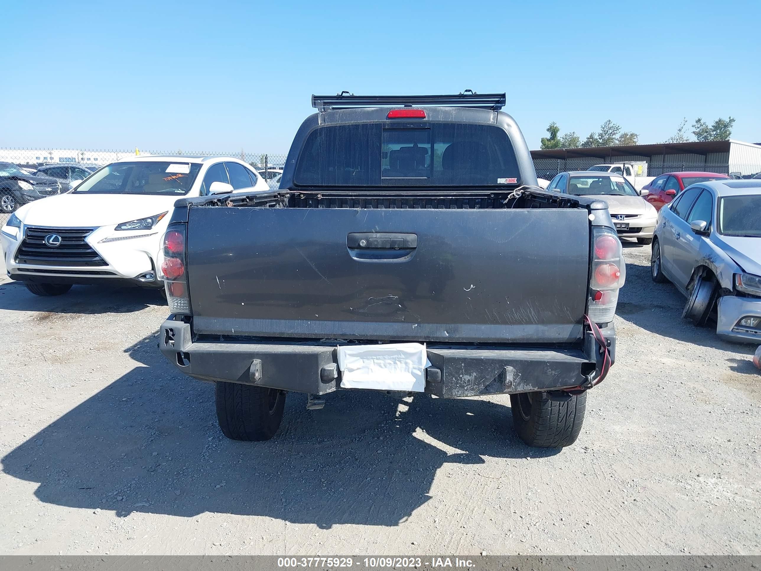 Photo 16 VIN: 5TELU4EN3AZ700254 - TOYOTA TACOMA 