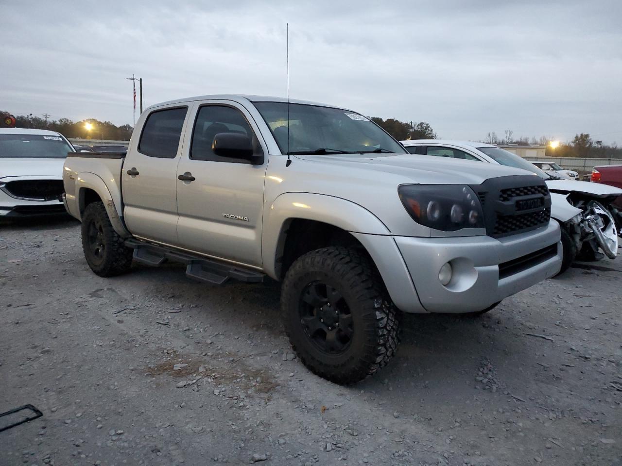 Photo 3 VIN: 5TELU4EN8AZ688232 - TOYOTA TACOMA 