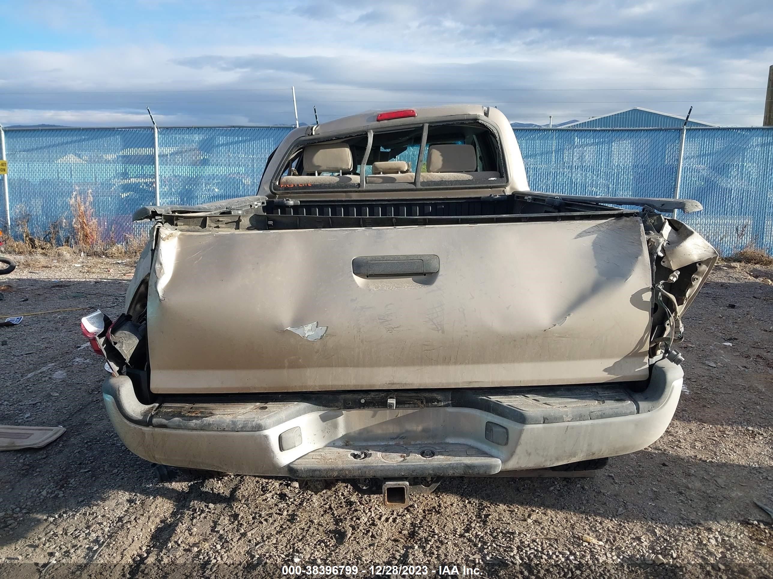 Photo 16 VIN: 5TEMU52N55Z061718 - TOYOTA TACOMA 