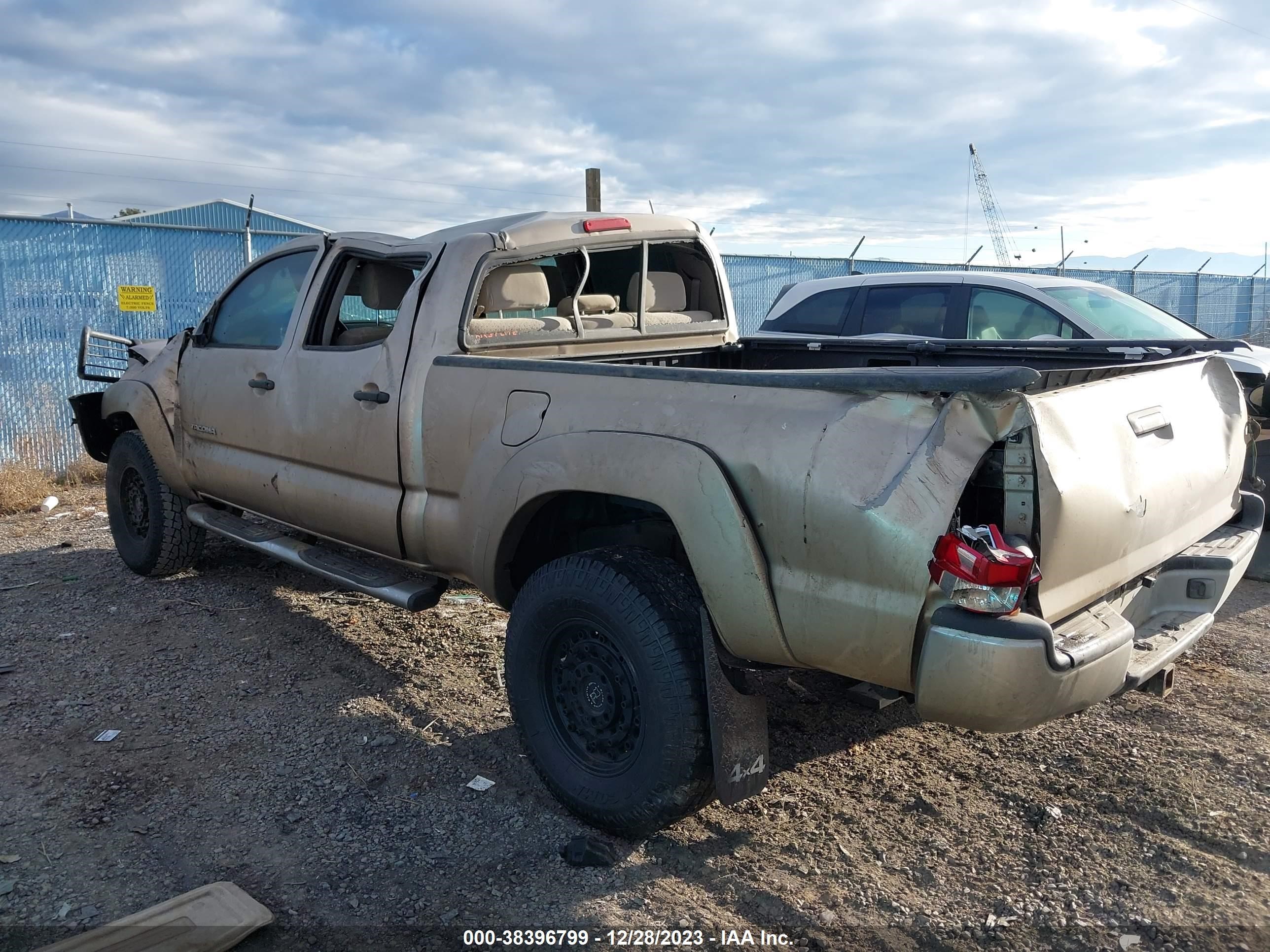 Photo 2 VIN: 5TEMU52N55Z061718 - TOYOTA TACOMA 