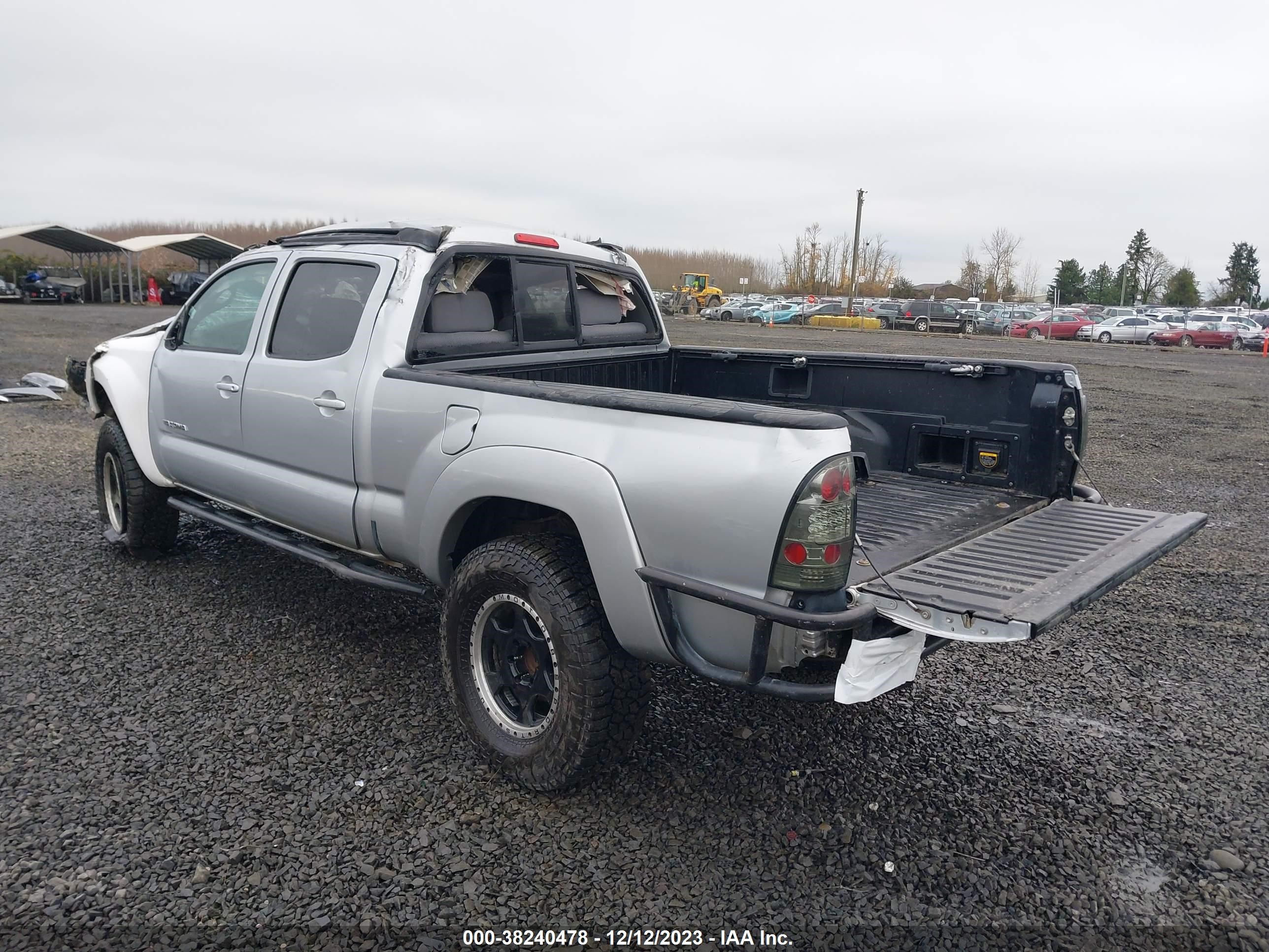 Photo 2 VIN: 5TEMU52N68Z562556 - TOYOTA TACOMA 