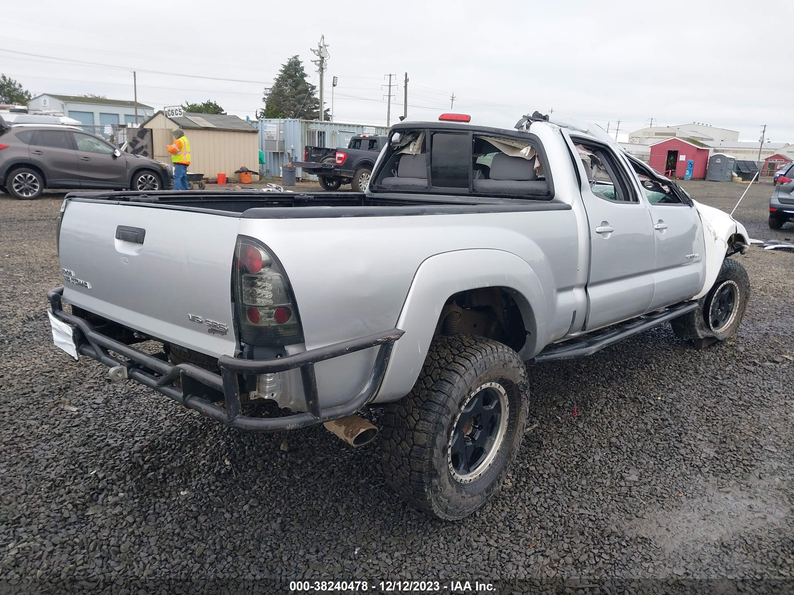 Photo 3 VIN: 5TEMU52N68Z562556 - TOYOTA TACOMA 