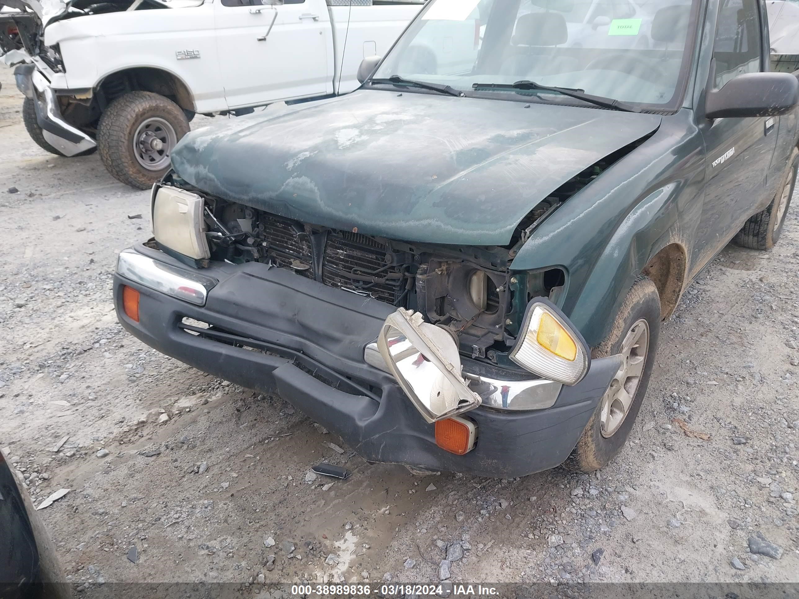 Photo 5 VIN: 5TENL42N1YZ695274 - TOYOTA TACOMA 