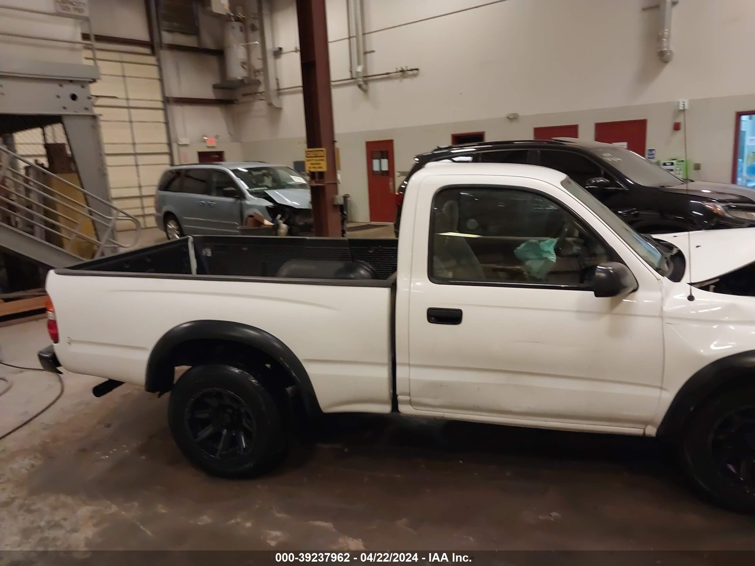 Photo 11 VIN: 5TENL42N21Z737067 - TOYOTA TACOMA 