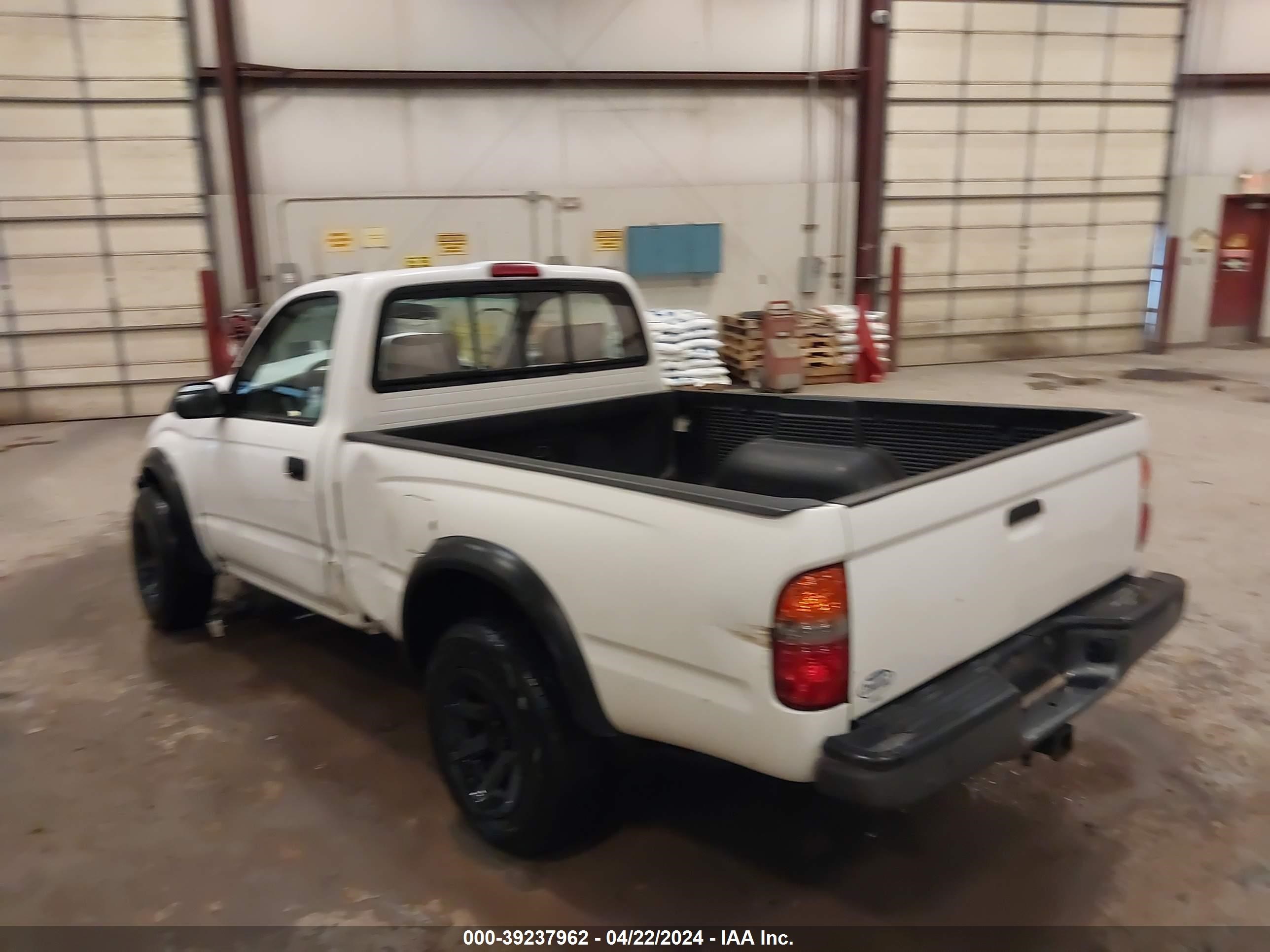 Photo 2 VIN: 5TENL42N21Z737067 - TOYOTA TACOMA 