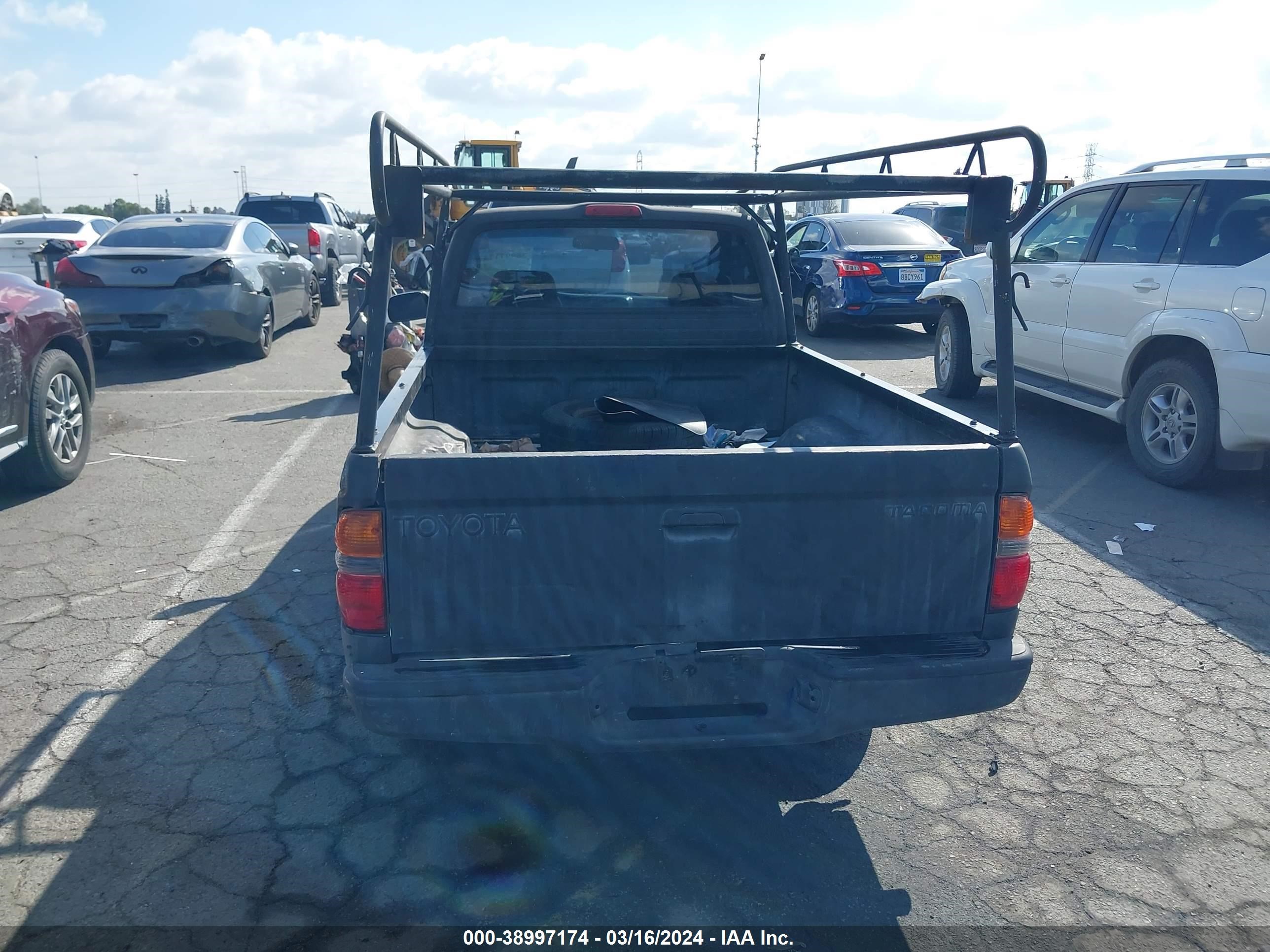 Photo 15 VIN: 5TENL42N22Z023019 - TOYOTA TACOMA 