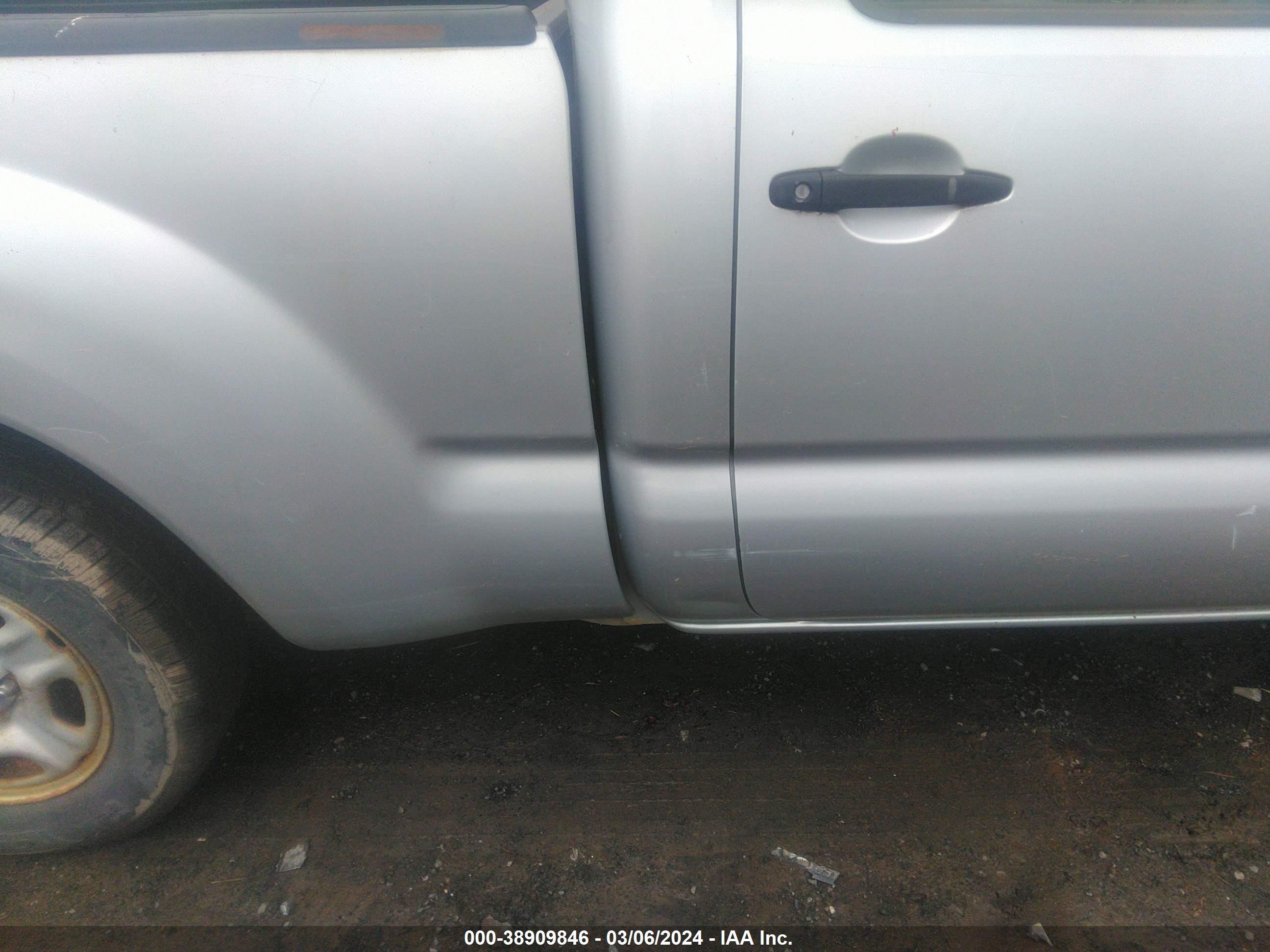 Photo 11 VIN: 5TENX22N25Z033921 - TOYOTA TACOMA 