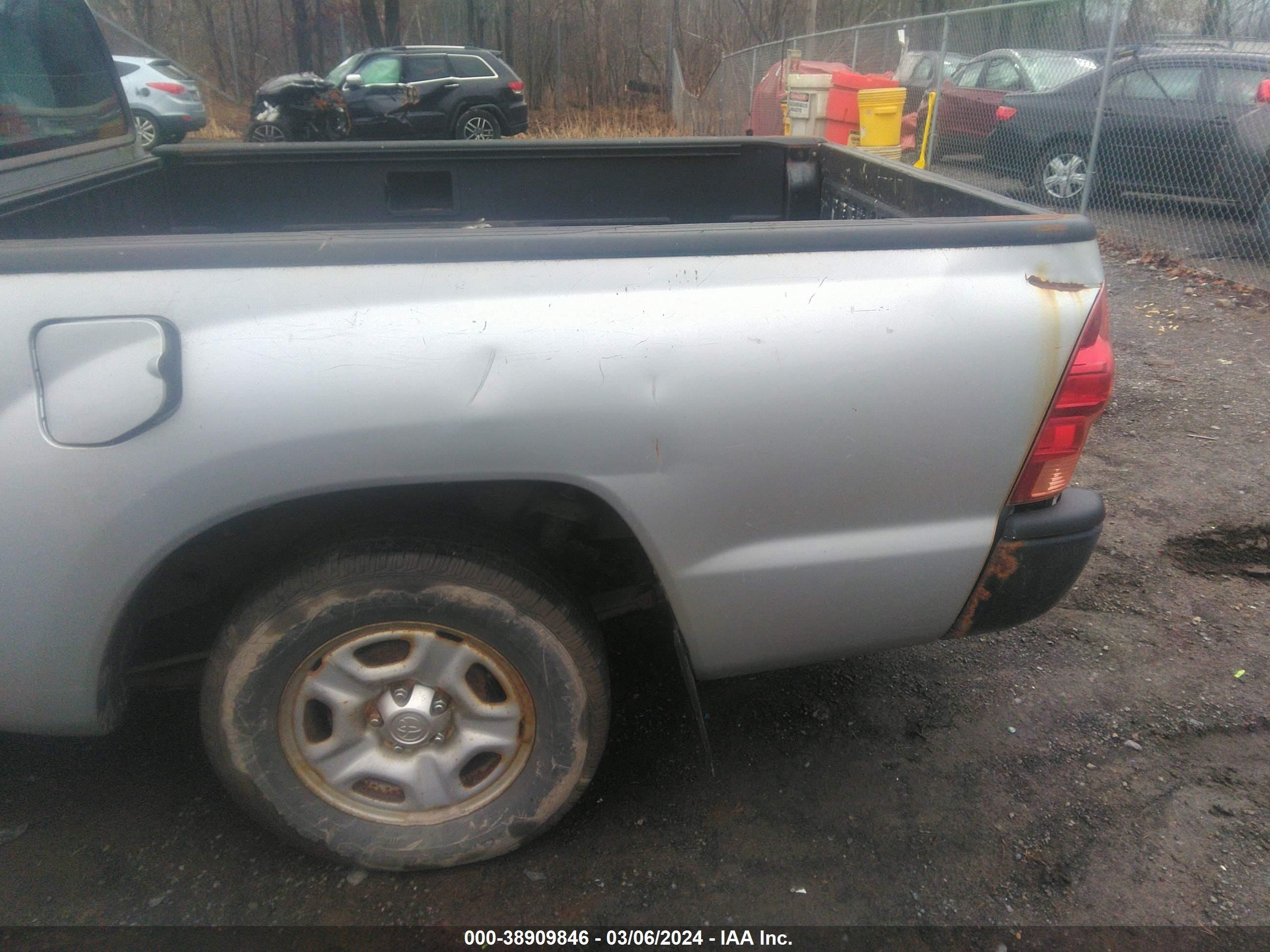 Photo 12 VIN: 5TENX22N25Z033921 - TOYOTA TACOMA 