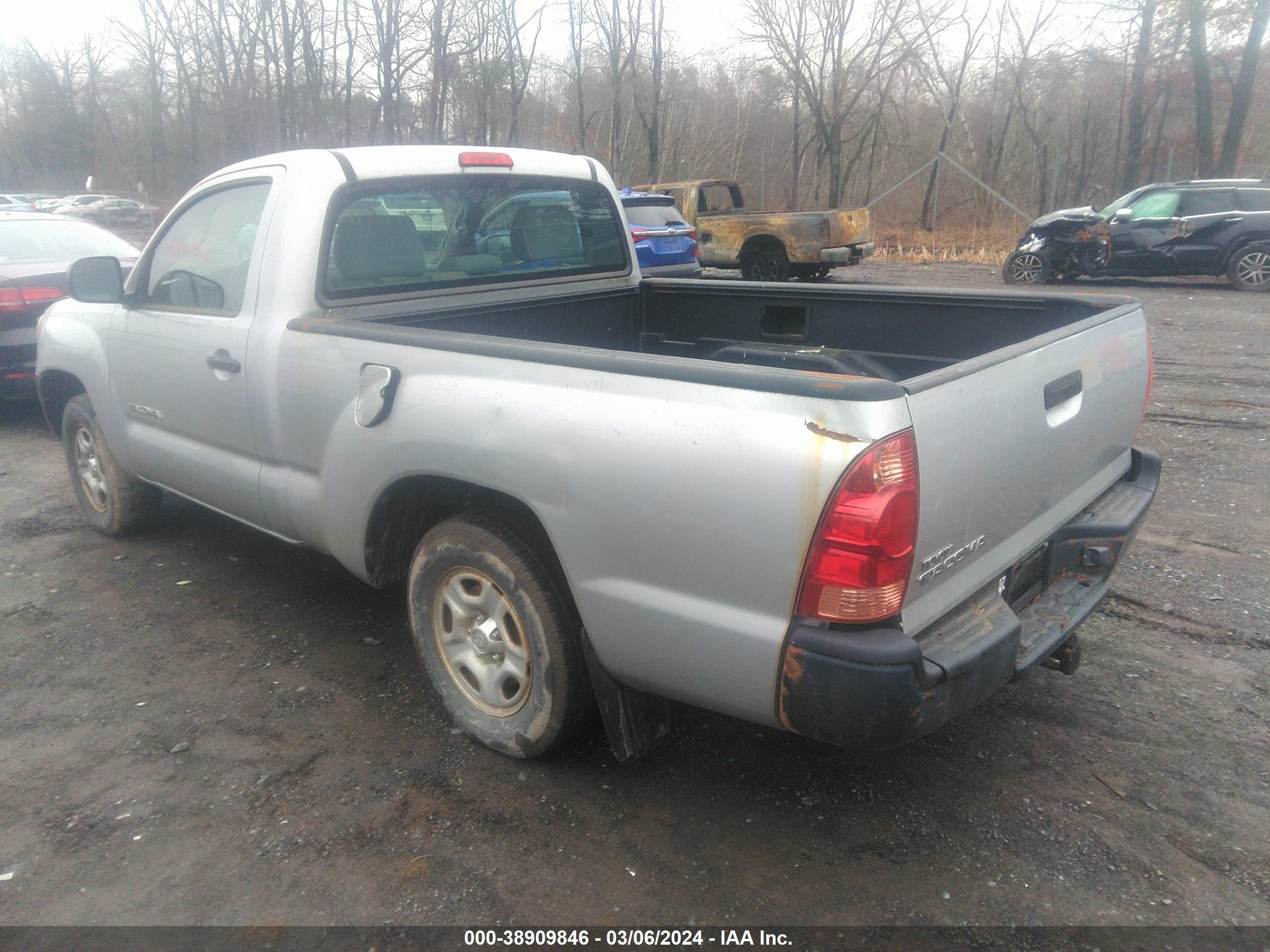 Photo 2 VIN: 5TENX22N25Z033921 - TOYOTA TACOMA 