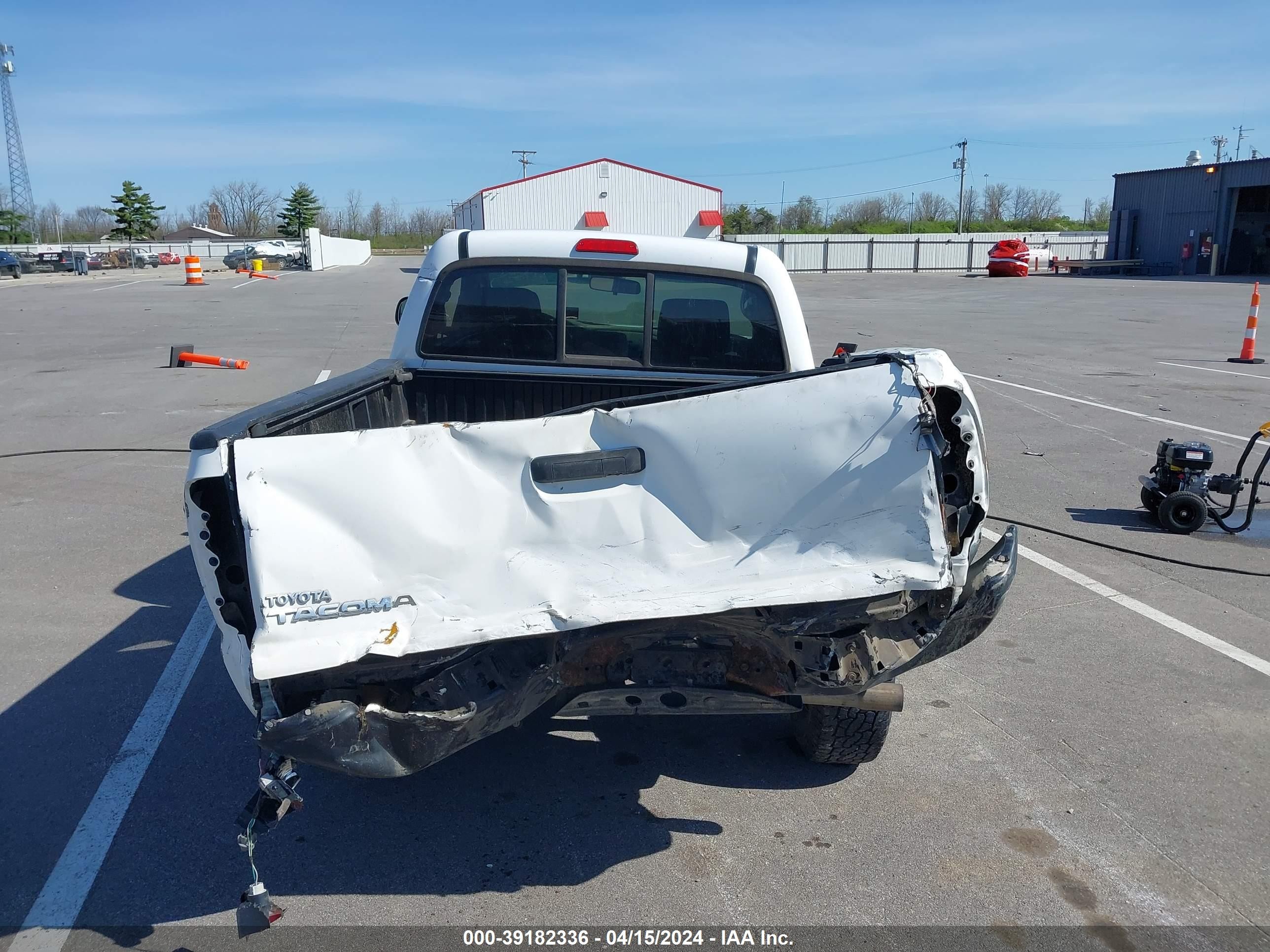 Photo 16 VIN: 5TENX22N39Z605648 - TOYOTA TACOMA 