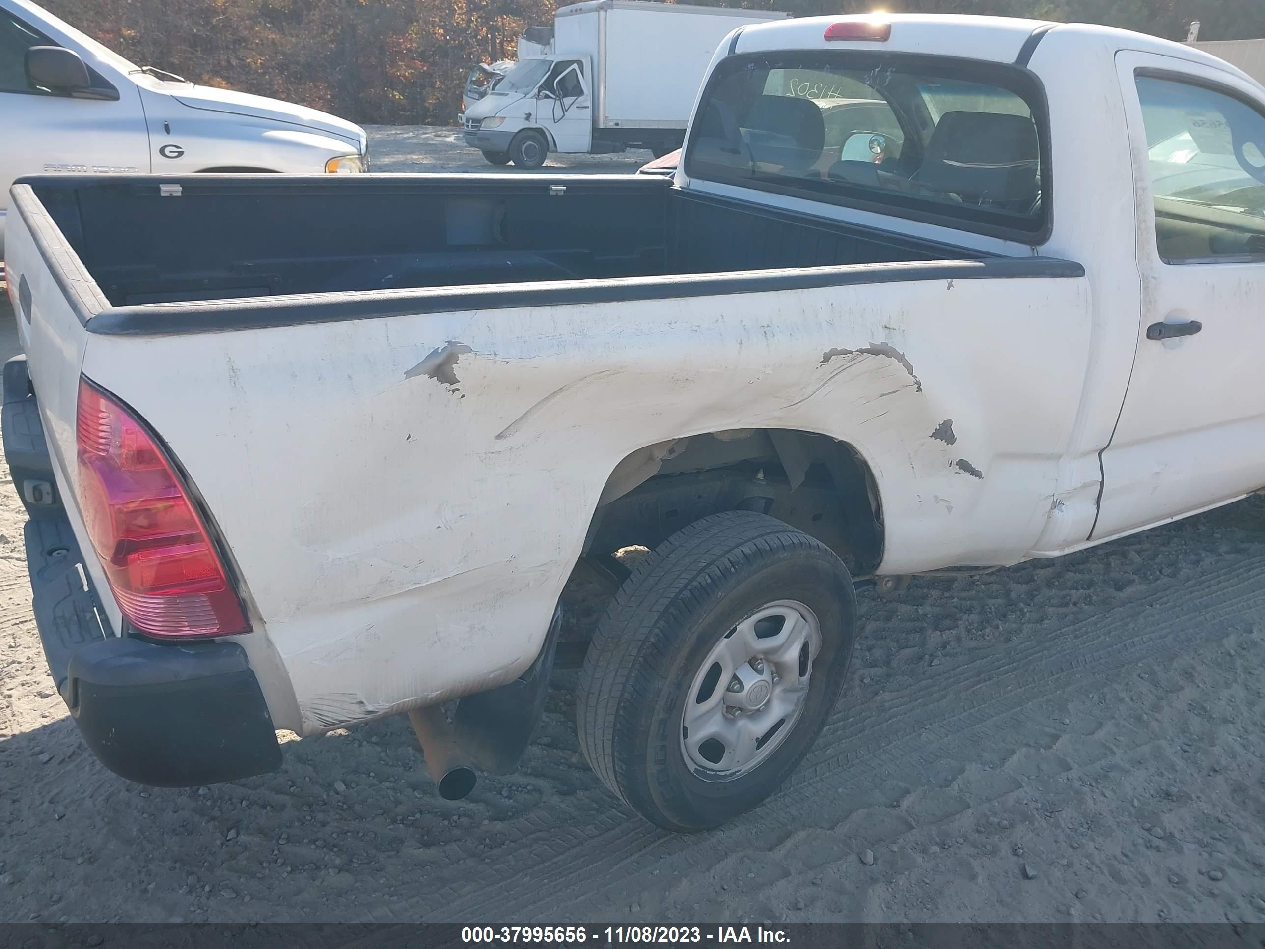 Photo 5 VIN: 5TENX22N45Z042684 - TOYOTA TACOMA 