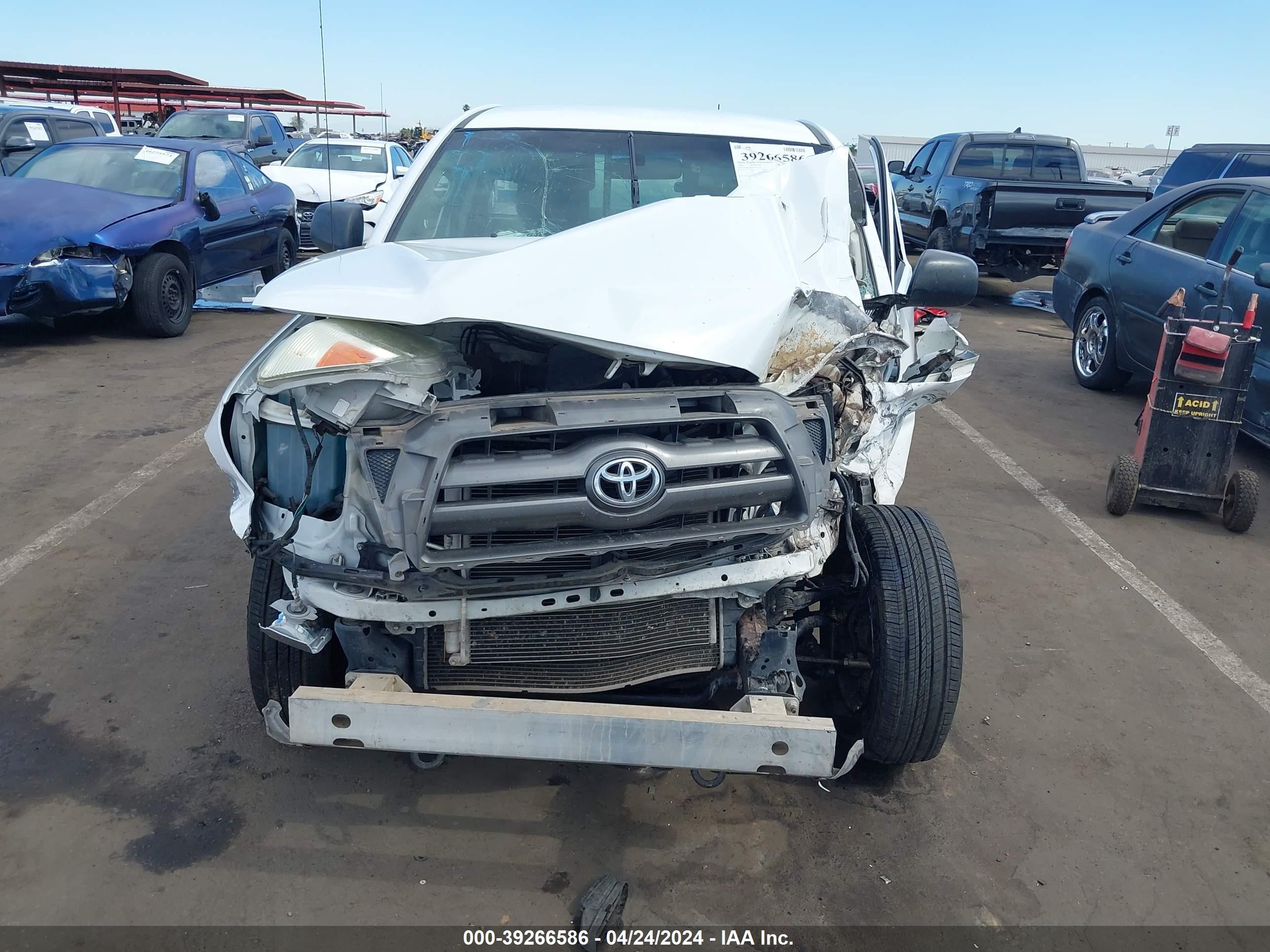 Photo 12 VIN: 5TENX22N49Z670153 - TOYOTA TACOMA 