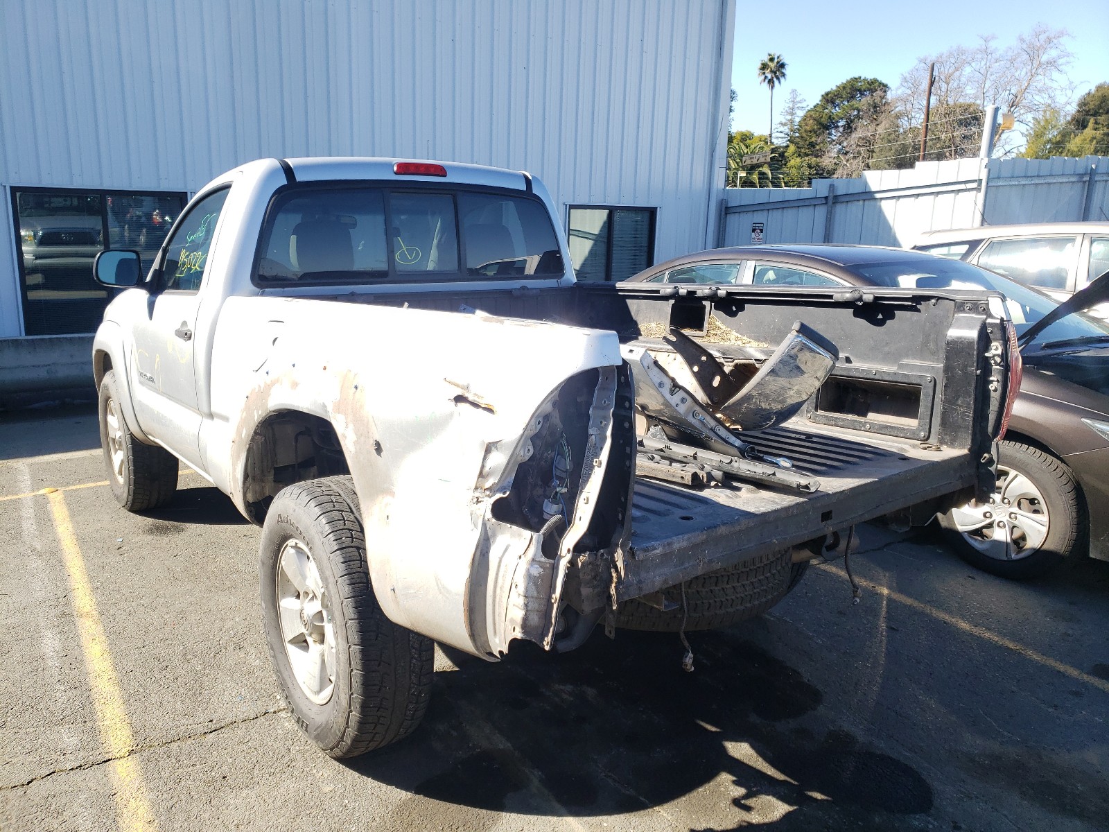 Photo 2 VIN: 5TENX62N15Z142233 - TOYOTA TACOMA PRE 