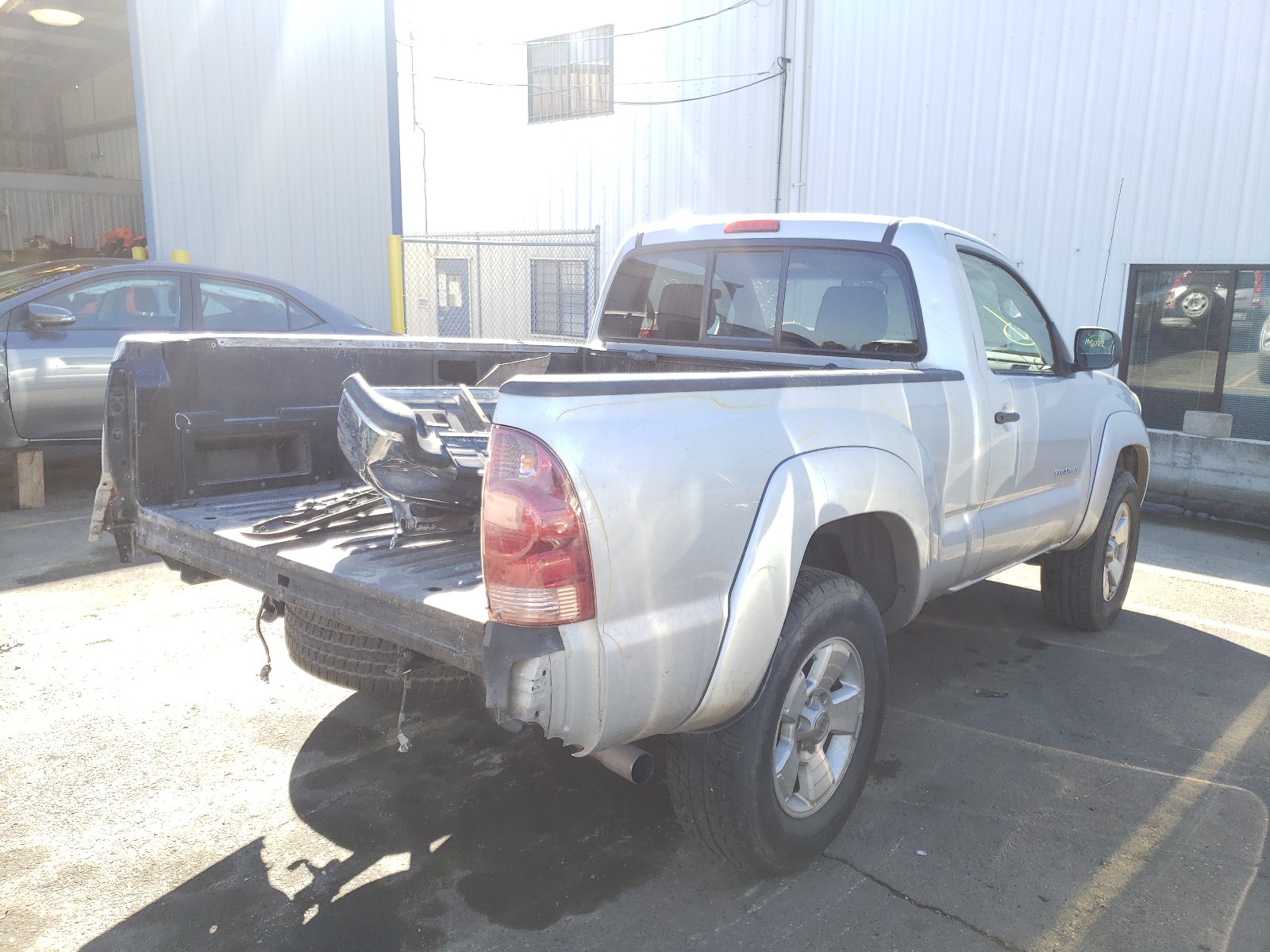 Photo 3 VIN: 5TENX62N15Z142233 - TOYOTA TACOMA PRE 