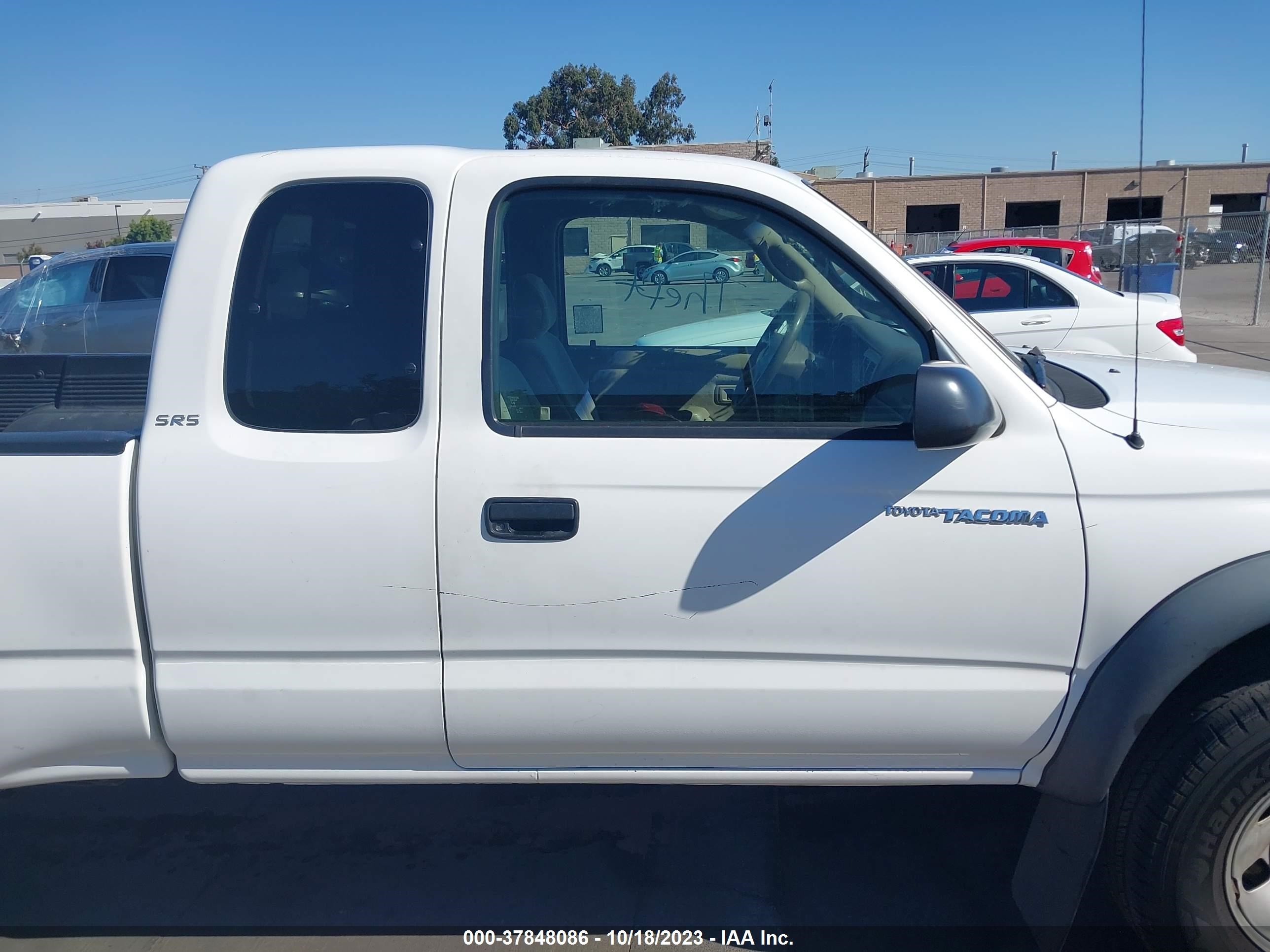 Photo 11 VIN: 5TESM92N34Z357060 - TOYOTA TACOMA 