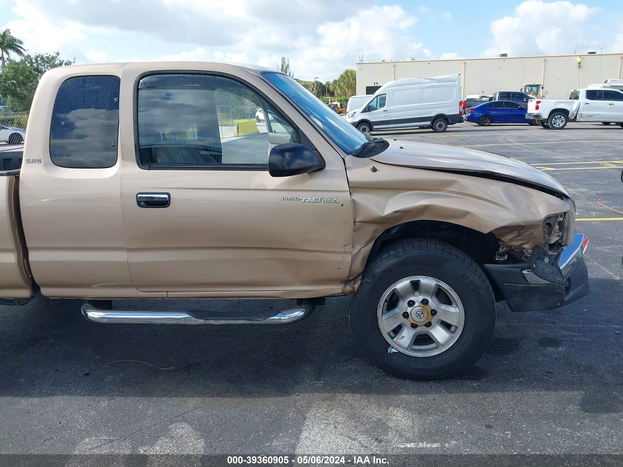 Photo 11 VIN: 5TESM92N9YZ687324 - TOYOTA TACOMA 