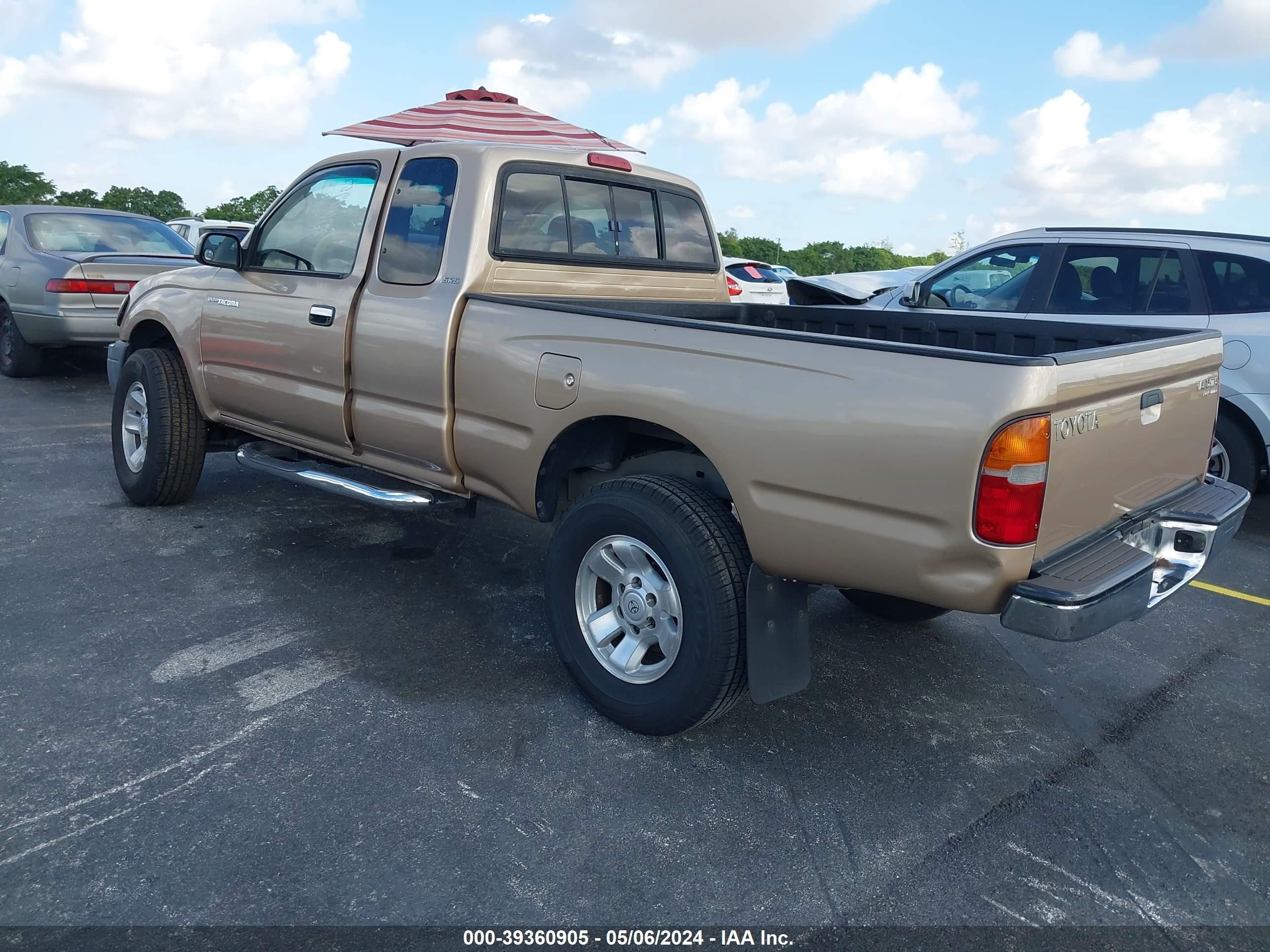 Photo 2 VIN: 5TESM92N9YZ687324 - TOYOTA TACOMA 