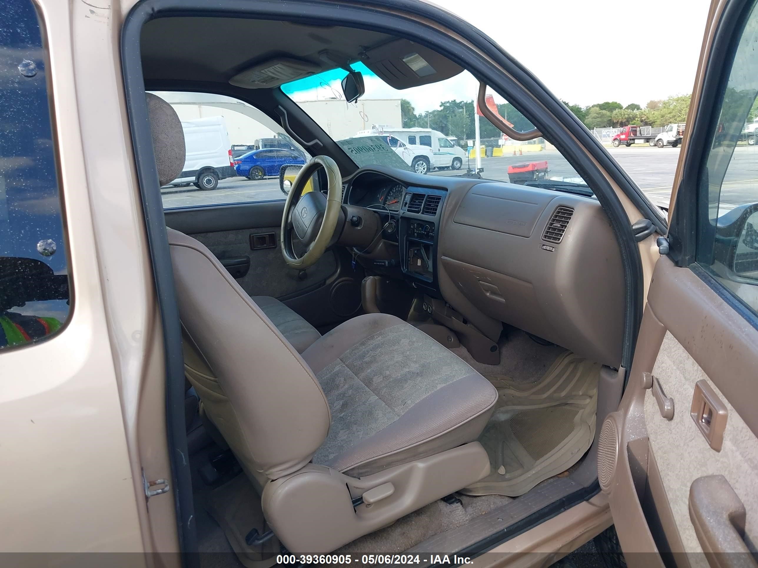 Photo 4 VIN: 5TESM92N9YZ687324 - TOYOTA TACOMA 