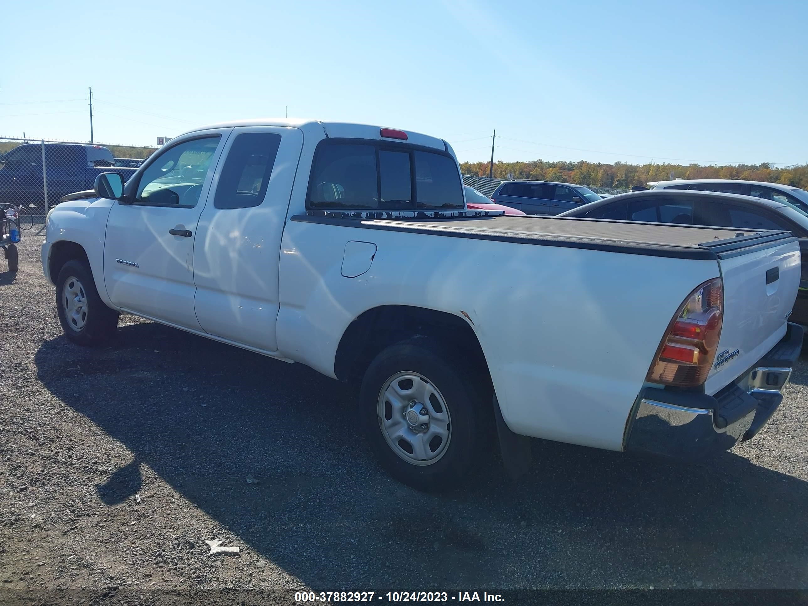 Photo 2 VIN: 5TETX22N15Z105795 - TOYOTA TACOMA 