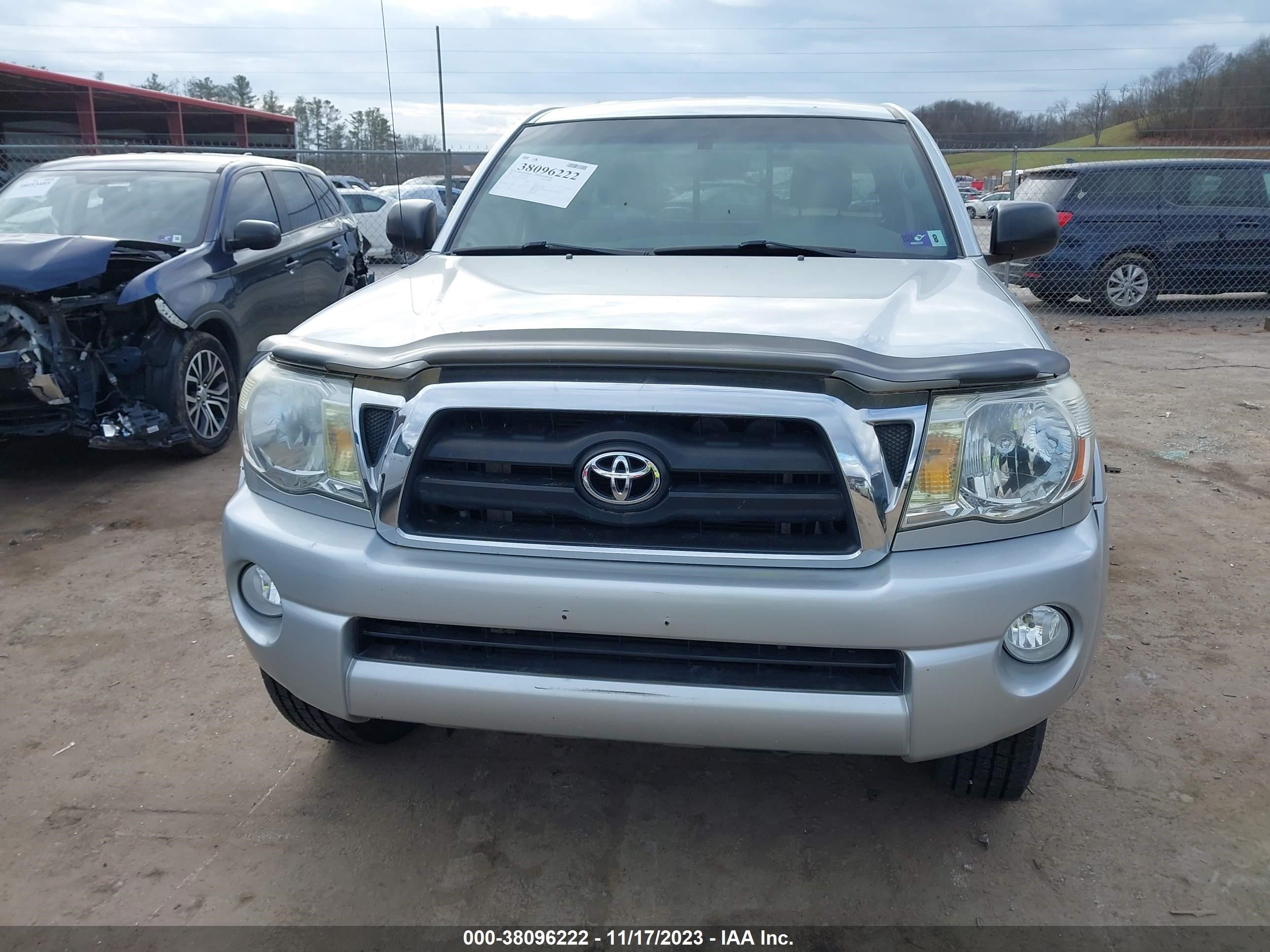 Photo 11 VIN: 5TEUU42N07Z358408 - TOYOTA TACOMA 