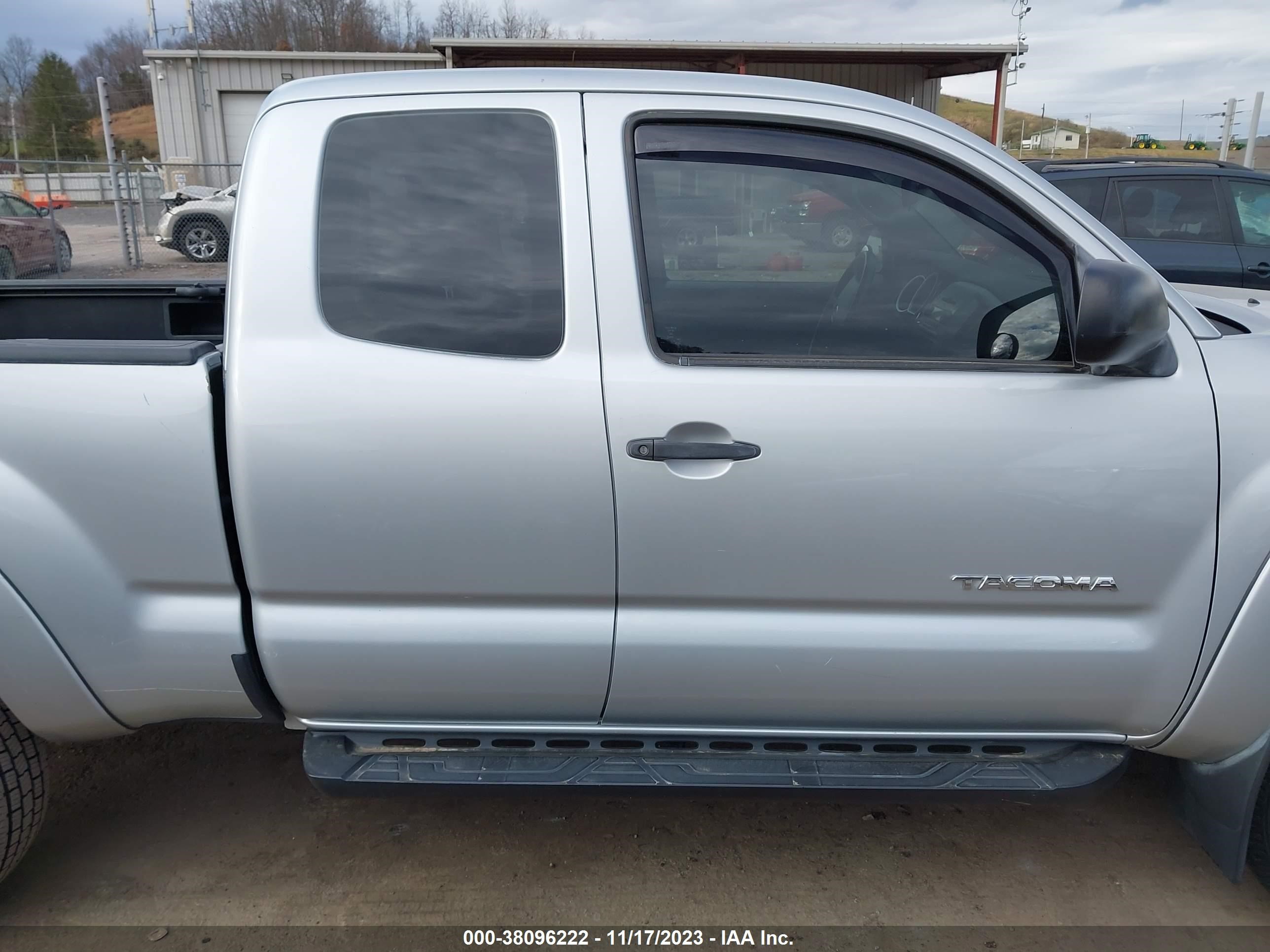 Photo 12 VIN: 5TEUU42N07Z358408 - TOYOTA TACOMA 