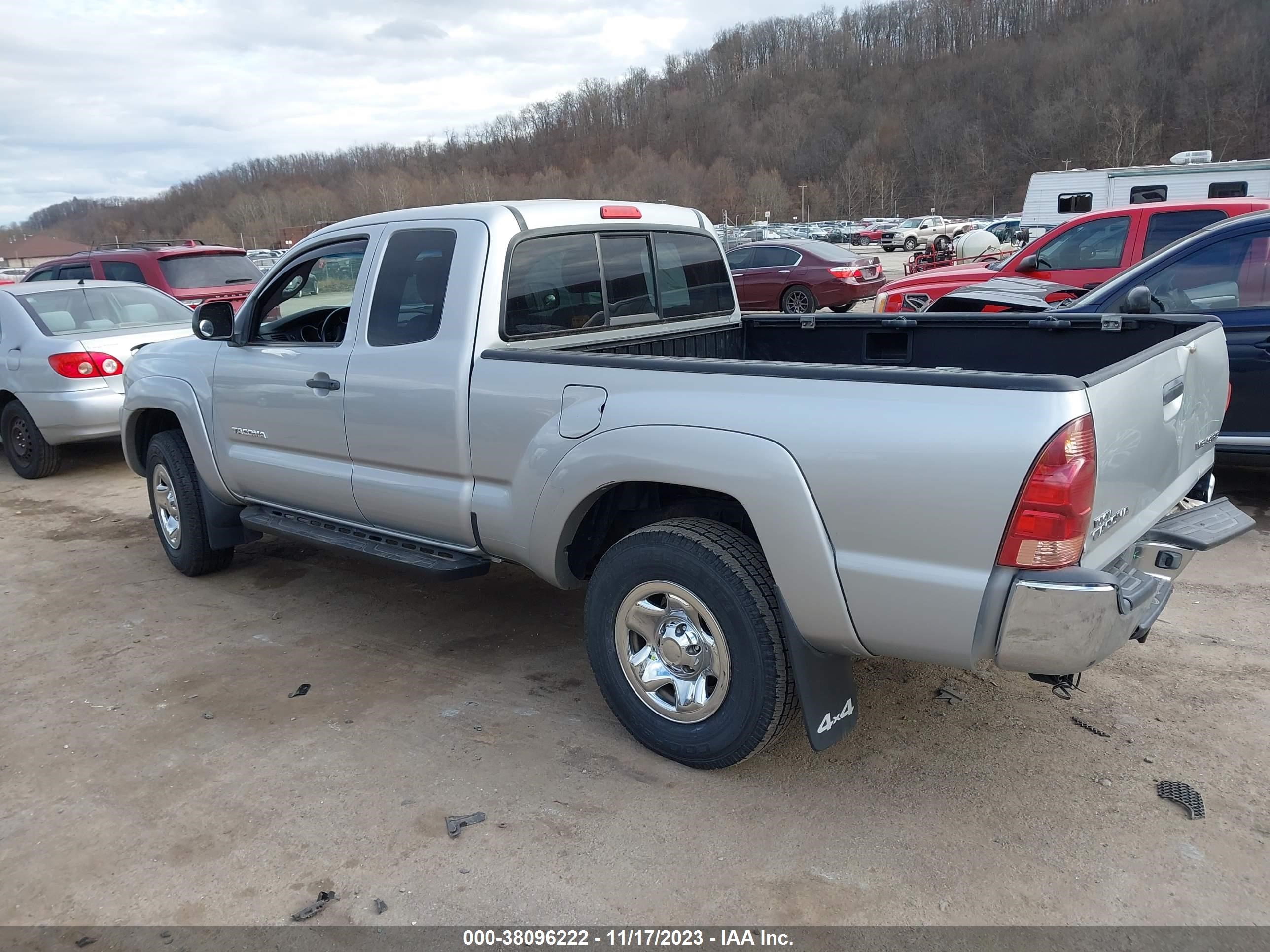 Photo 2 VIN: 5TEUU42N07Z358408 - TOYOTA TACOMA 