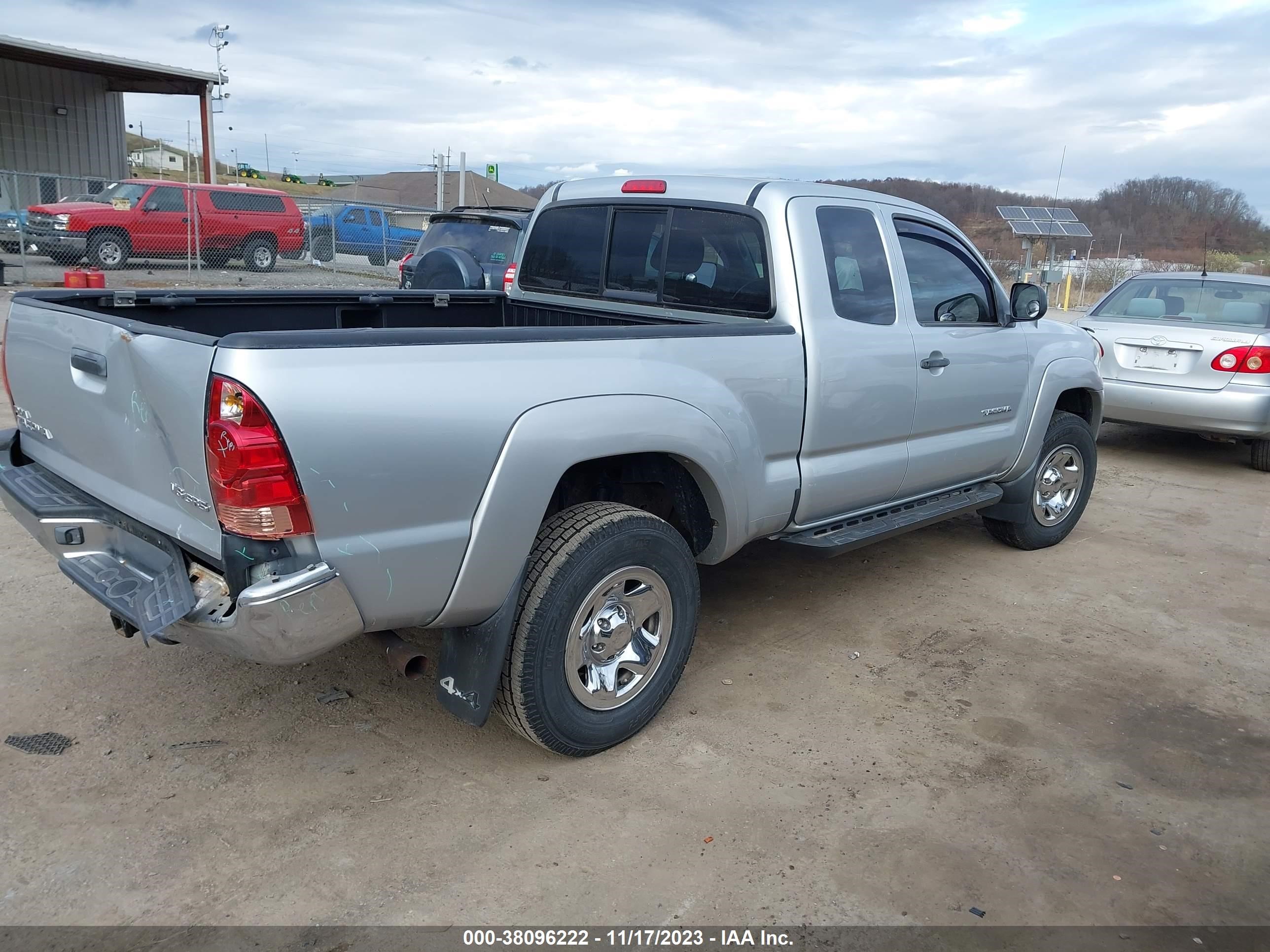 Photo 3 VIN: 5TEUU42N07Z358408 - TOYOTA TACOMA 